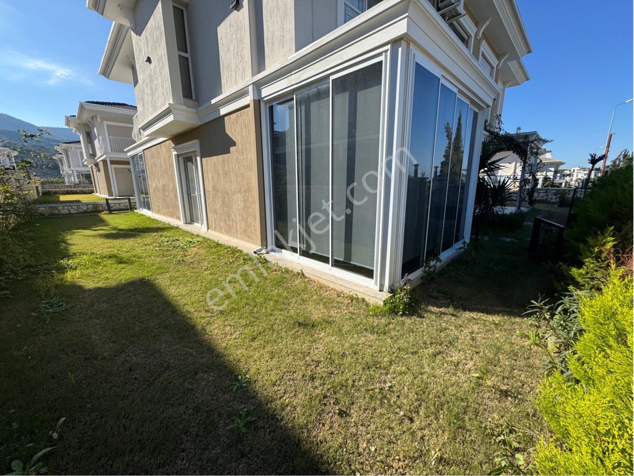 Davutlar'da Kapalı Termal Havuzlu 3+1 İkiz Konsept Lüks Villa - Görsel 28