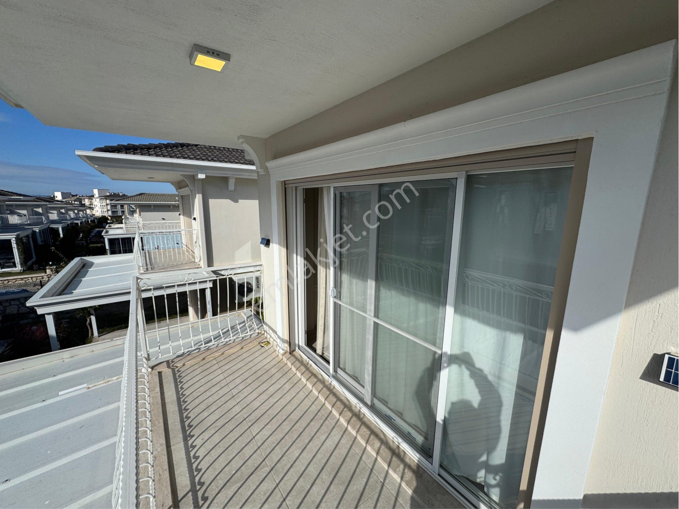 Davutlar'da Kapalı Termal Havuzlu 3+1 İkiz Konsept Lüks Villa - Görsel 26