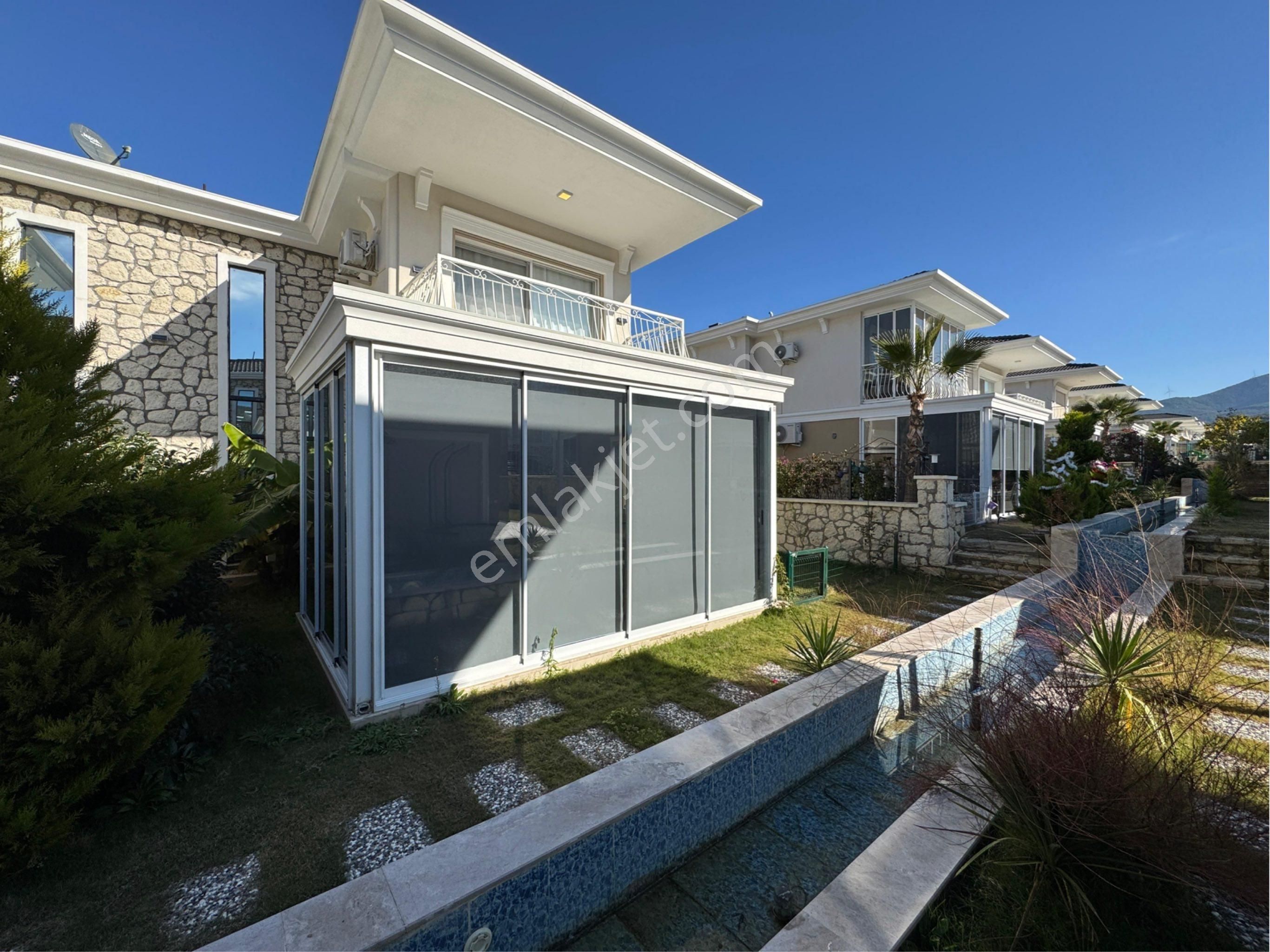 Davutlar'da Kapalı Termal Havuzlu 3+1 İkiz Konsept Lüks Villa - Görsel 30