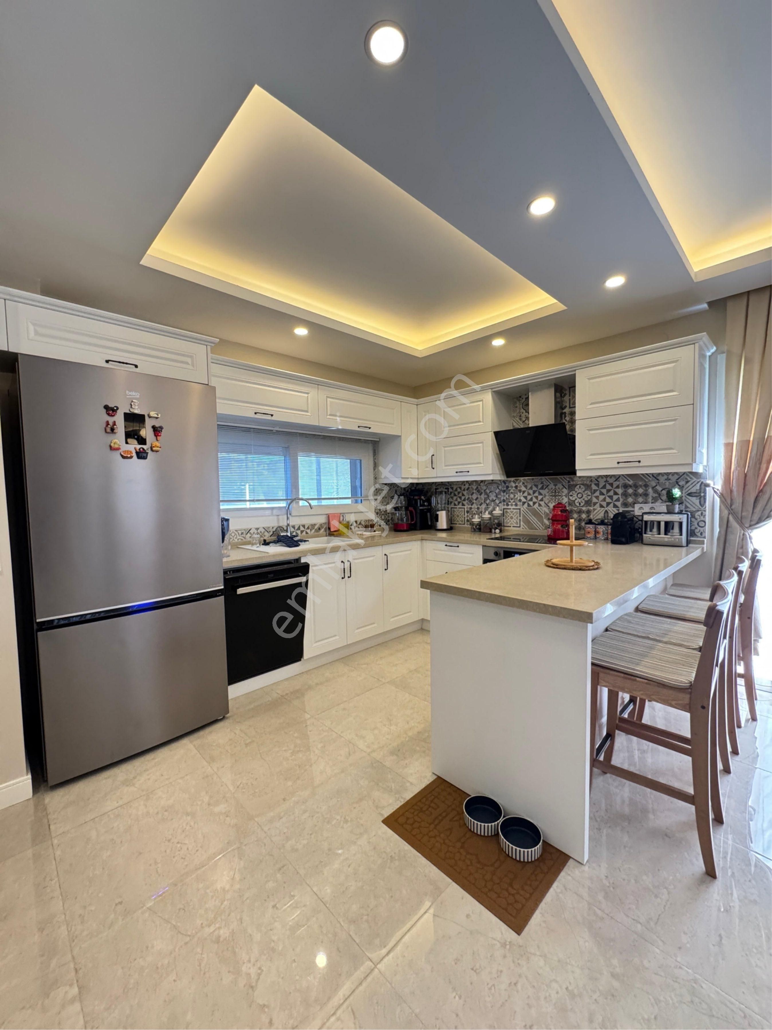 Davutlar'da Kapalı Termal Havuzlu 3+1 İkiz Konsept Lüks Villa - Görsel 3