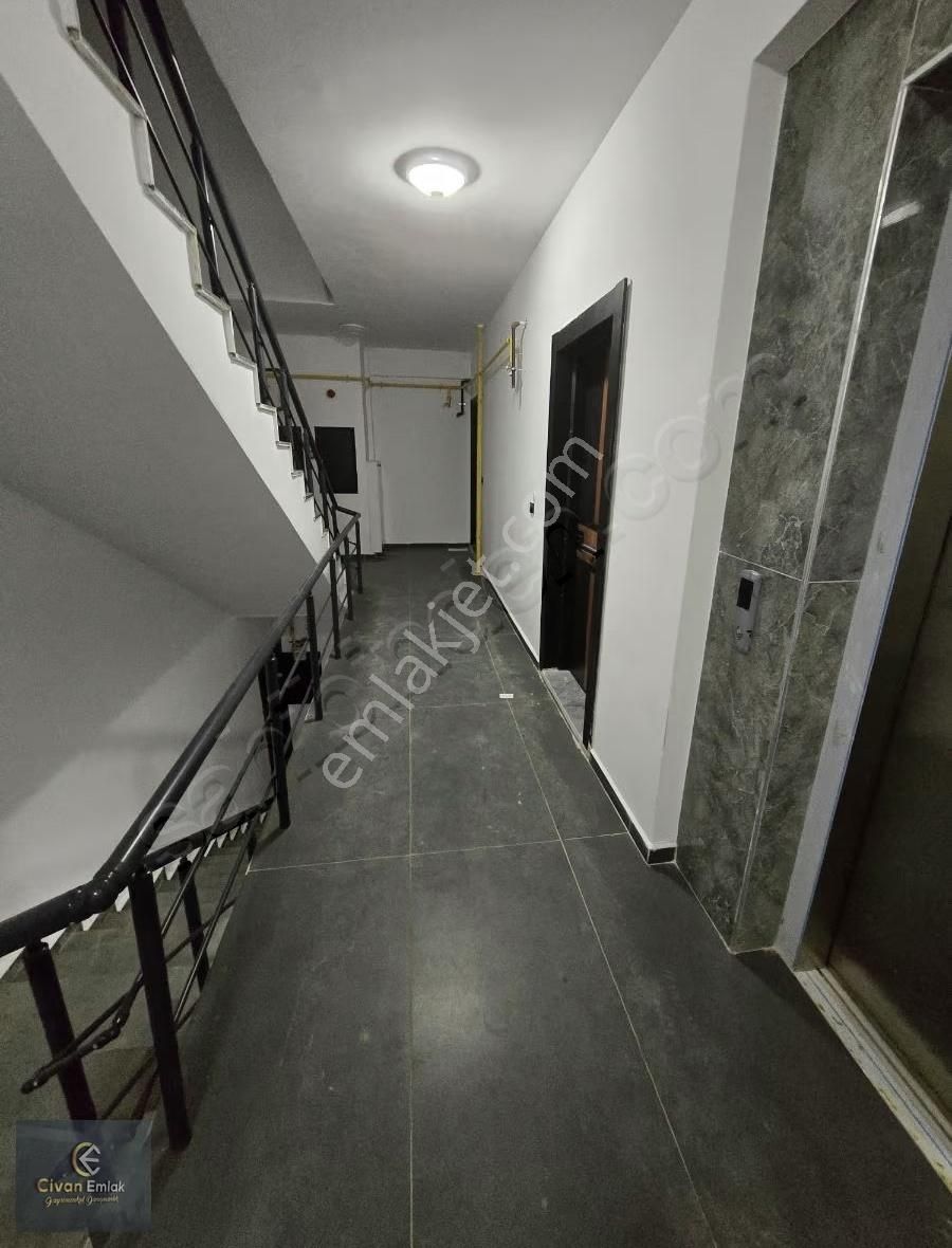 Cok Genis Balkonlu Lüx 1+1 Düz Ayak - Görsel 11