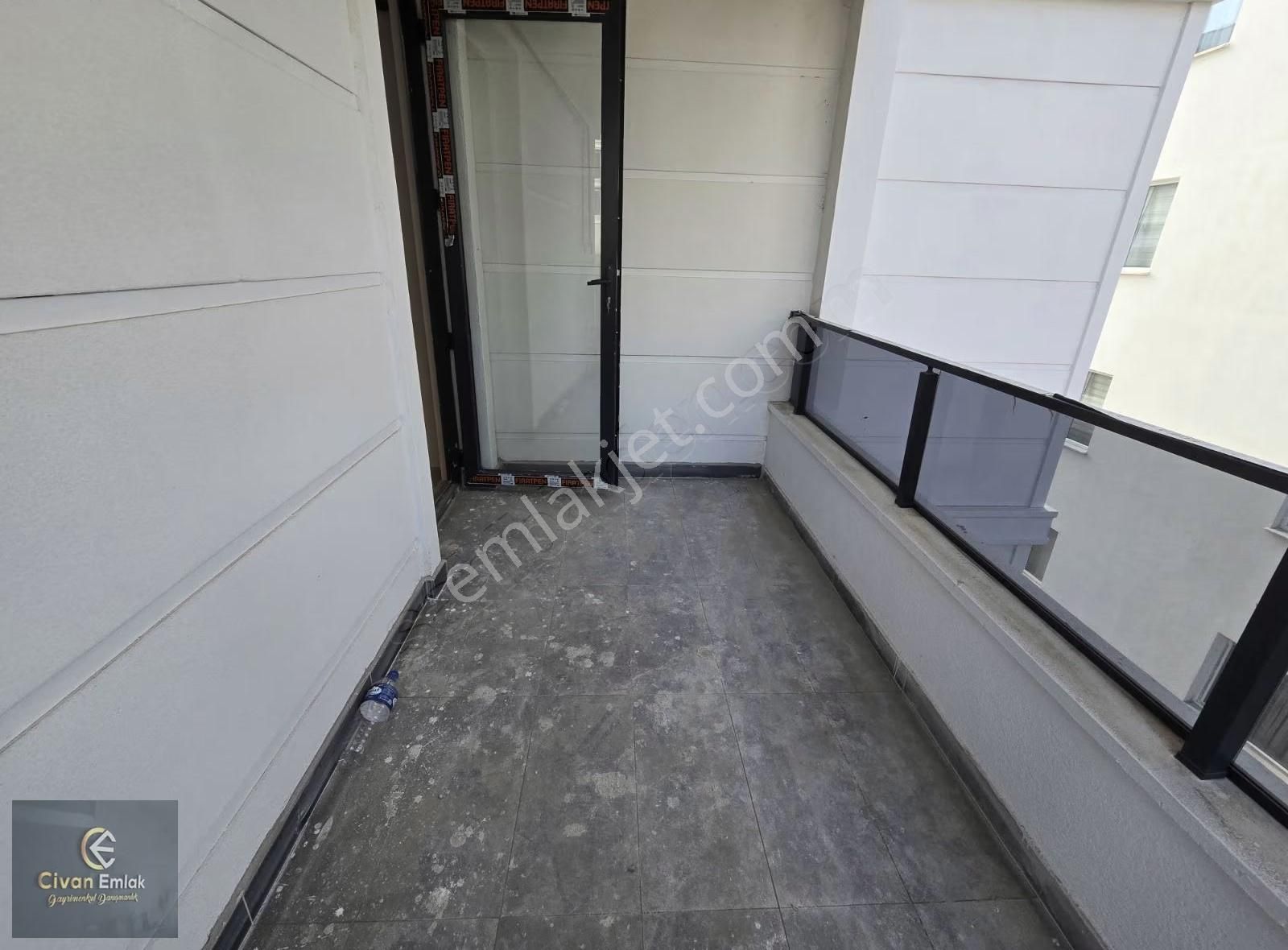 Cok Genis Balkonlu Lüx 1+1 Düz Ayak - Görsel 12