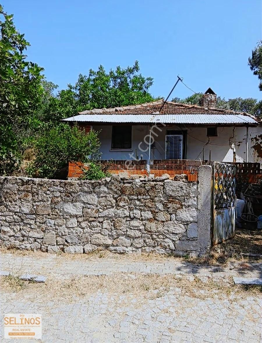 Bergama Çürukbağ 'da 550 M2 Arsa İçerisinde Köy Evi