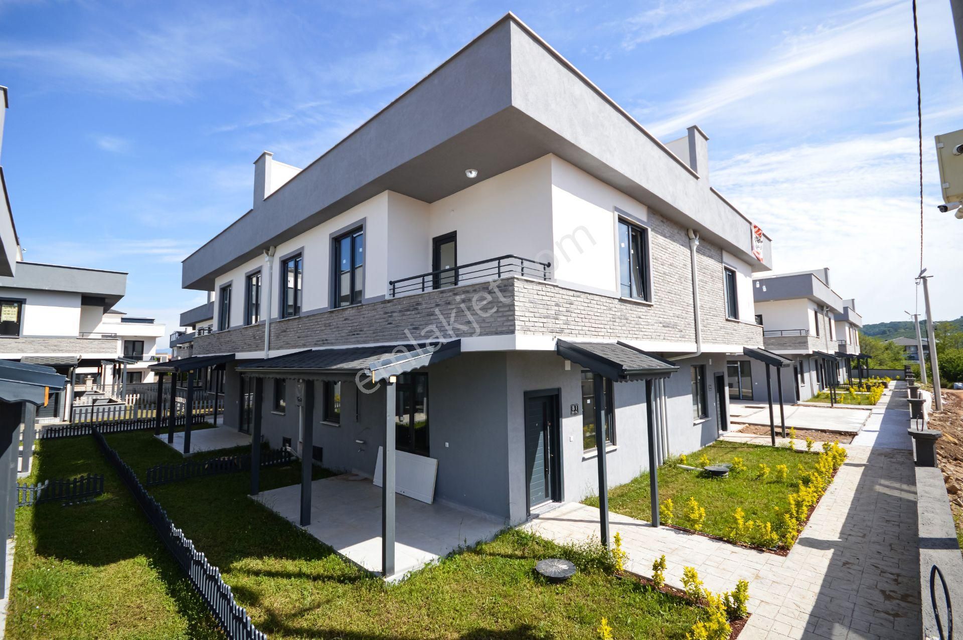 Sakarya Karasu’da Havuzlu Site İçerisinde 3+1 Satılık Villa - Görsel 3