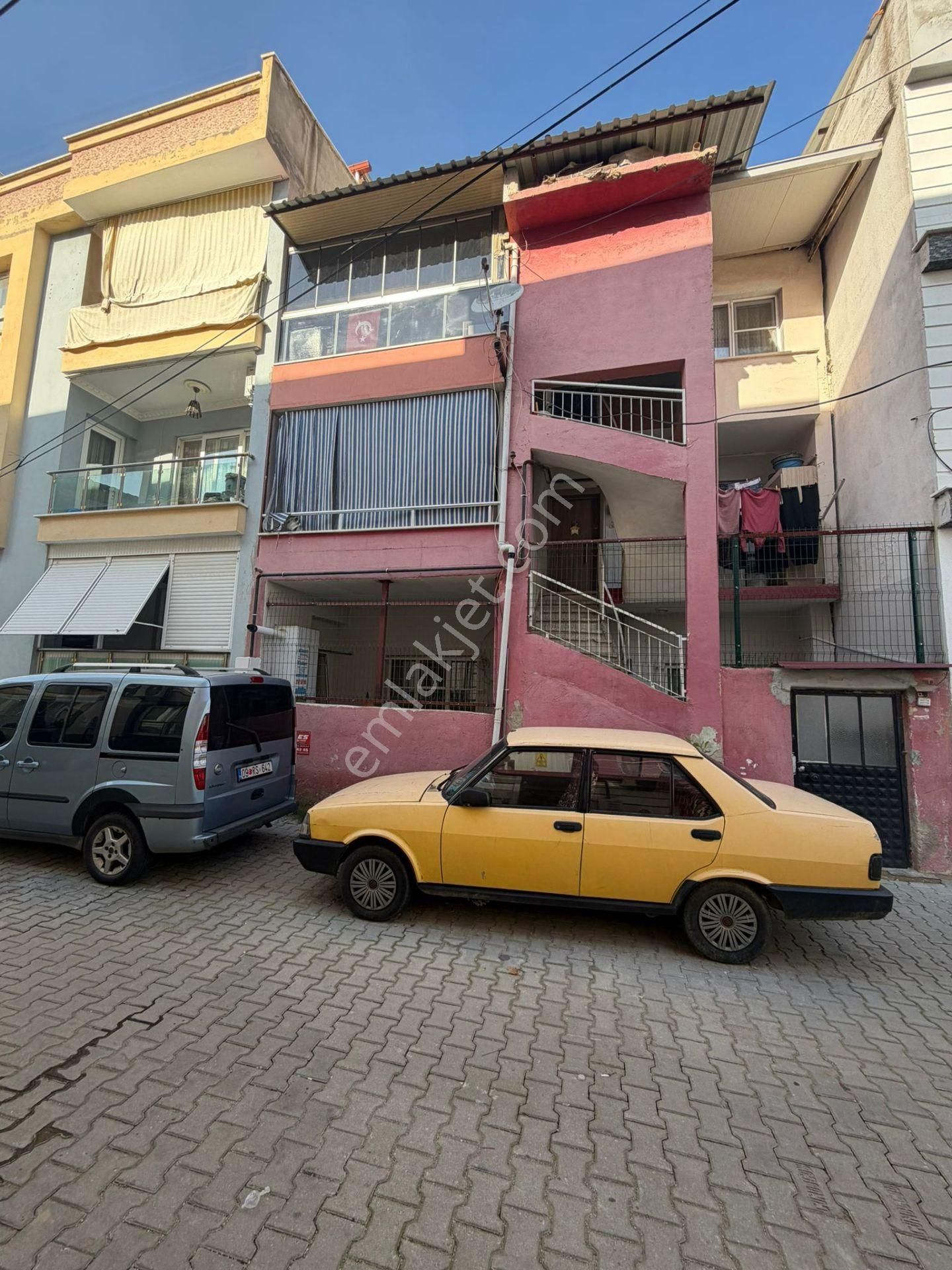 Merkezi Konumda | Ara Kat 2+1 | Ayrı Mutfak | Doğalgaz + Klima | Eşyalı / Eşyasız