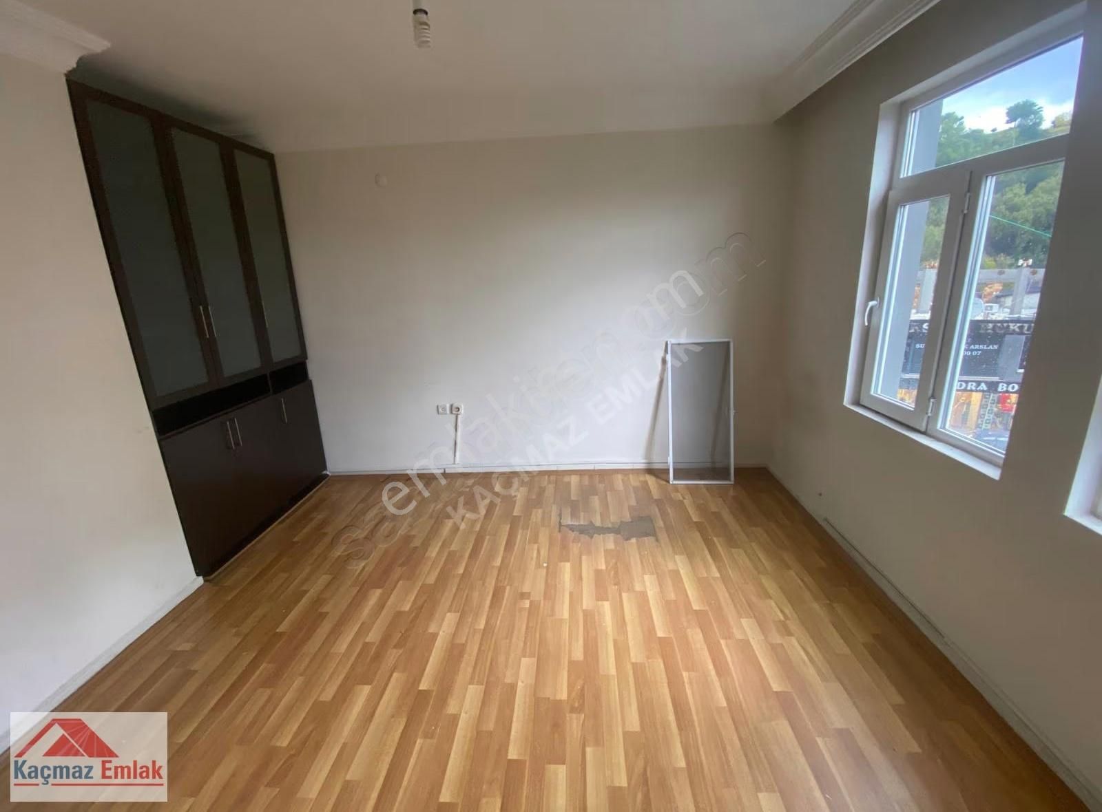 Manavgat Yukarı Hisar Mahallesi Merkezde Kiralık 1+1 Ofis