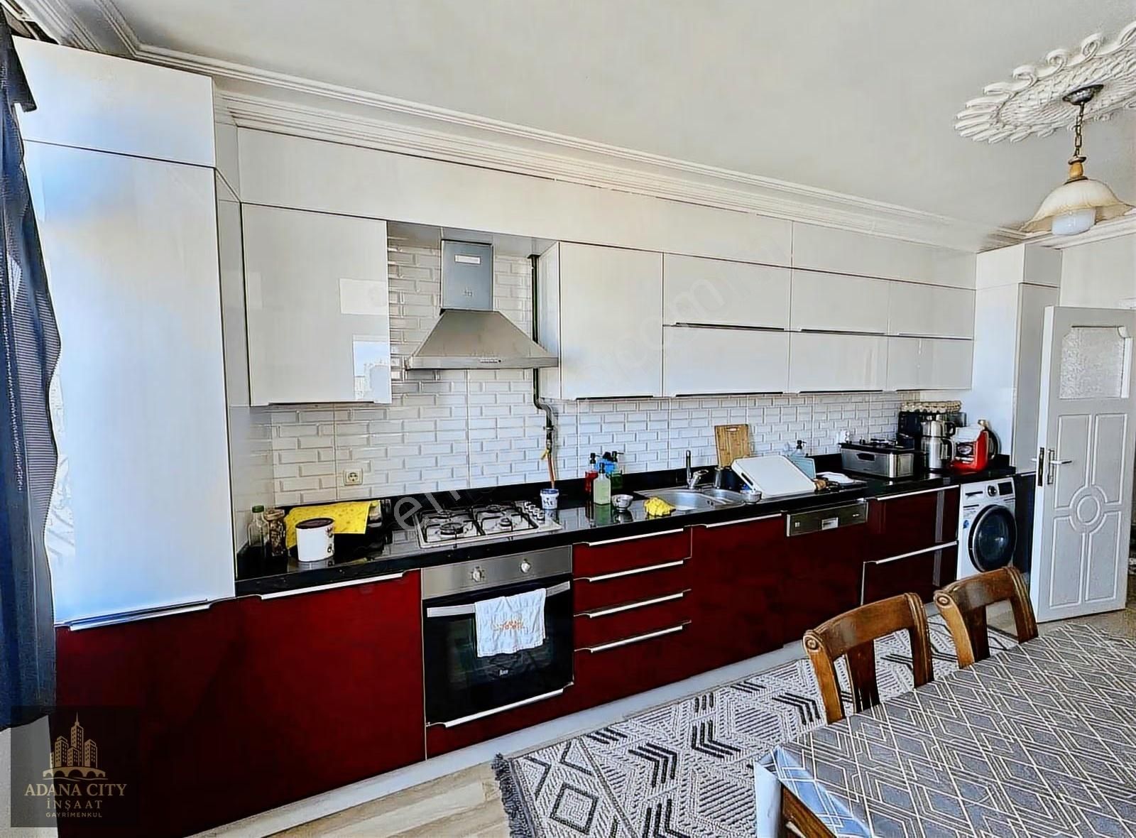 Bulvar Üzerinde Kapalı Mutfak 4+1 Doğalgazlı