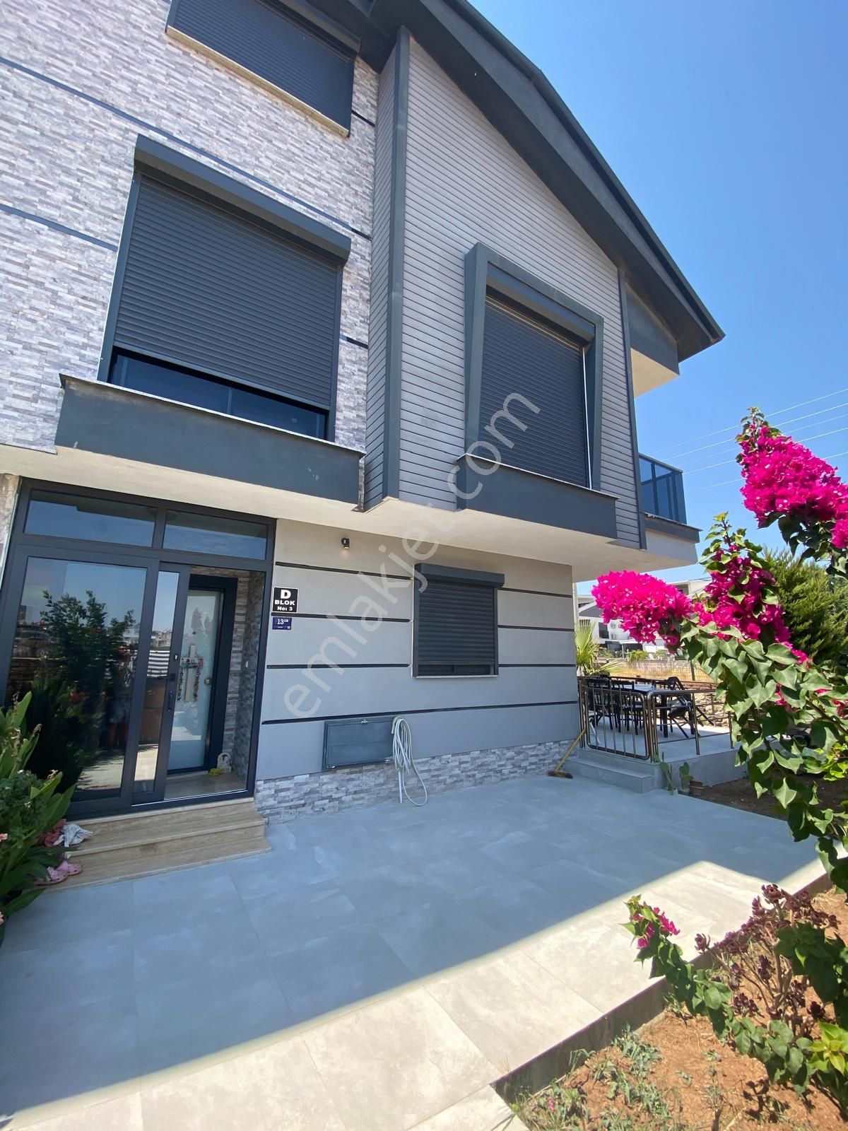 4+1 Büyük Bahçeli Köşe Villa Havuzlu Site İçerisinde - Görsel 4