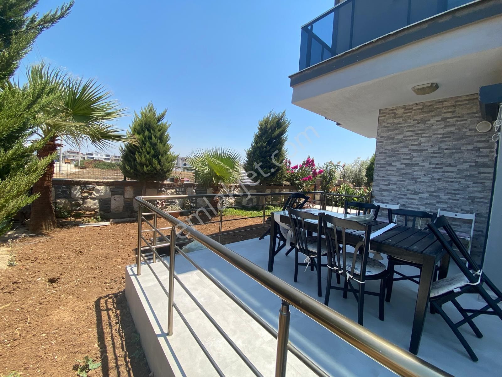 4+1 Büyük Bahçeli Köşe Villa Havuzlu Site İçerisinde - Görsel 8