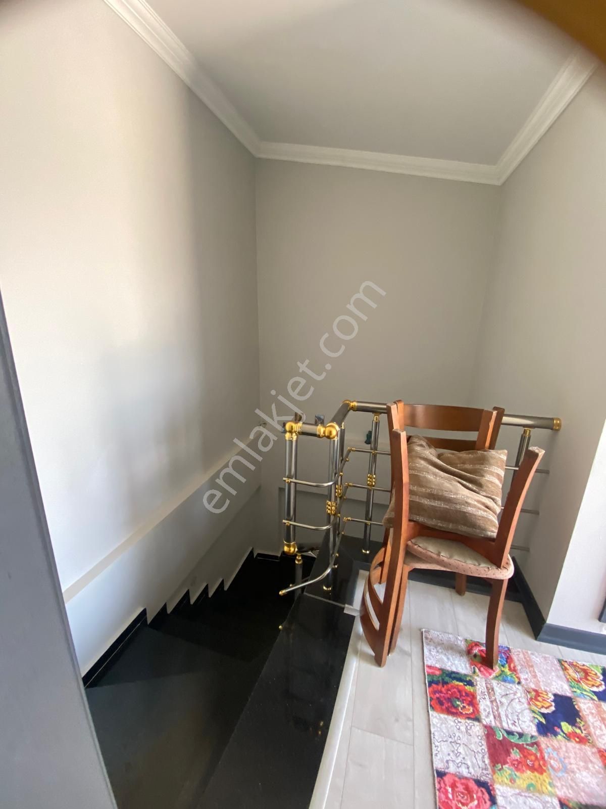 4+1 Büyük Bahçeli Köşe Villa Havuzlu Site İçerisinde - Görsel 24