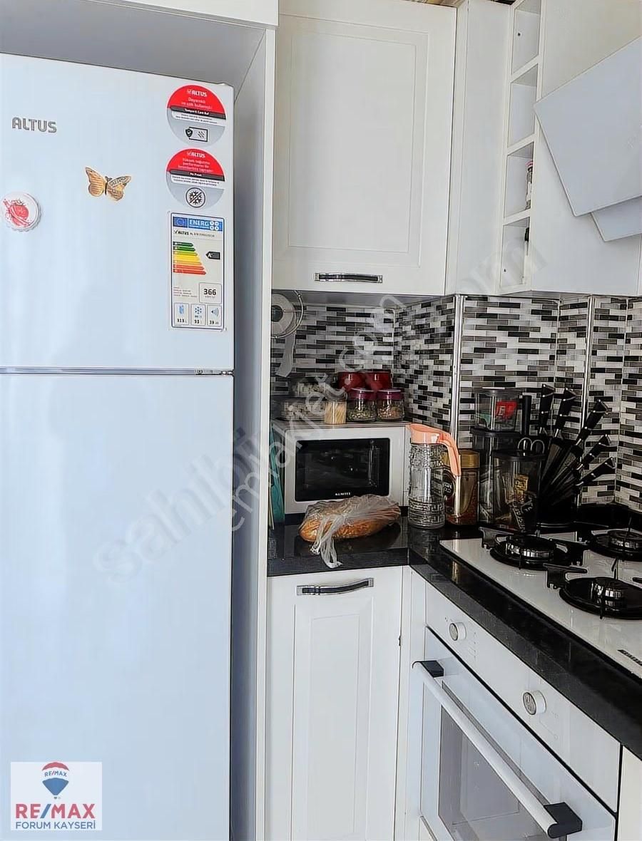 Gülük Mahallesinde Kombili Arakat Satılık 3+1 Daire