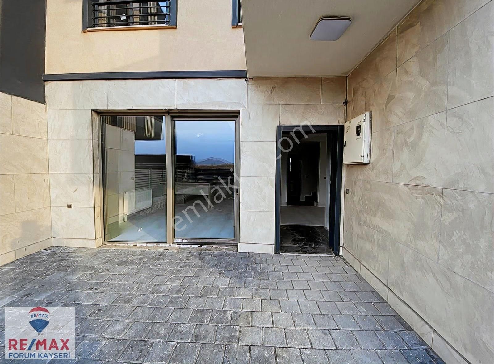 Şehir Hastahanesi Yanında Yatay Mimari 3.5+1 Villa - Görsel 24