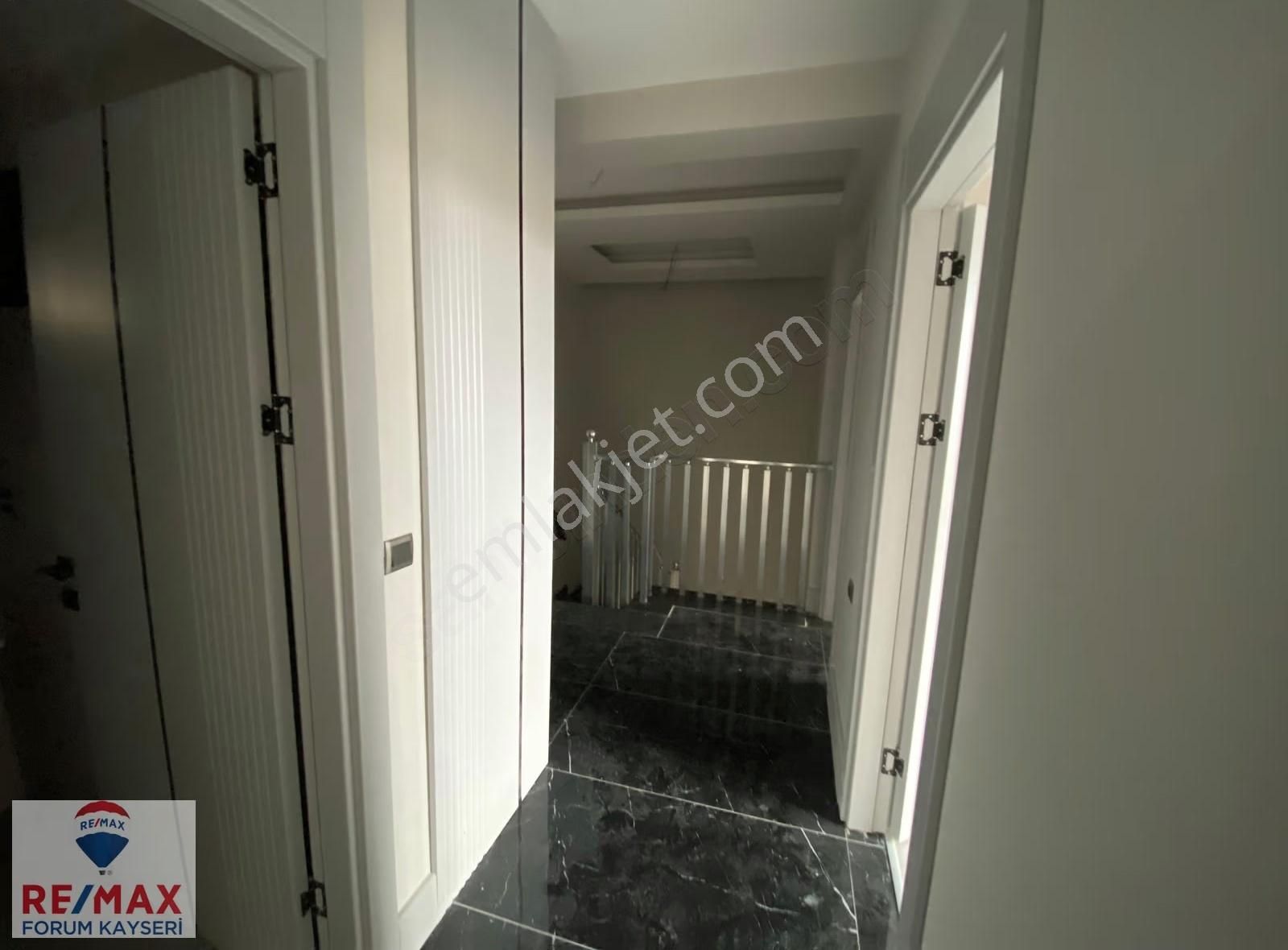 Şehir Hastahanesi Yanında Yatay Mimari 3.5+1 Villa - Görsel 4