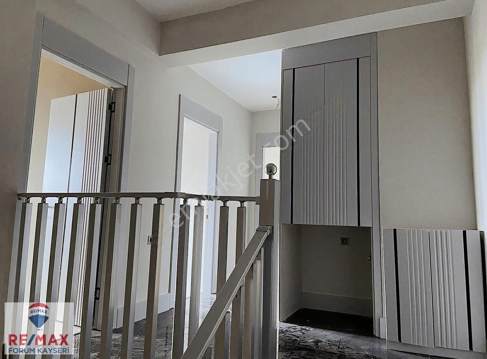 Şehir Hastahanesi Yanında Yatay Mimari 3.5+1 Villa - Görsel 5