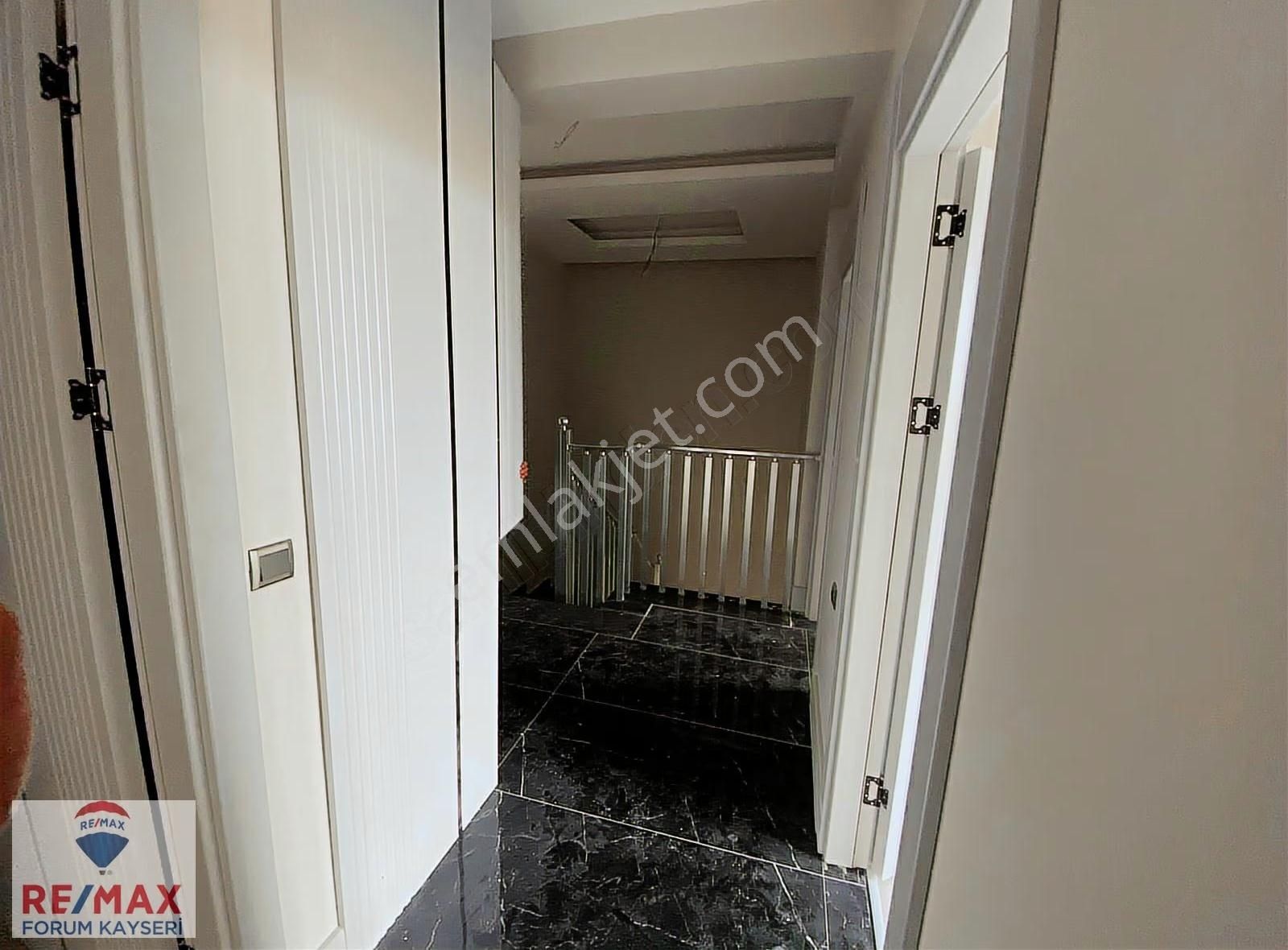 Şehir Hastahanesi Yanında Yatay Mimari 3.5+1 Villa - Görsel 10