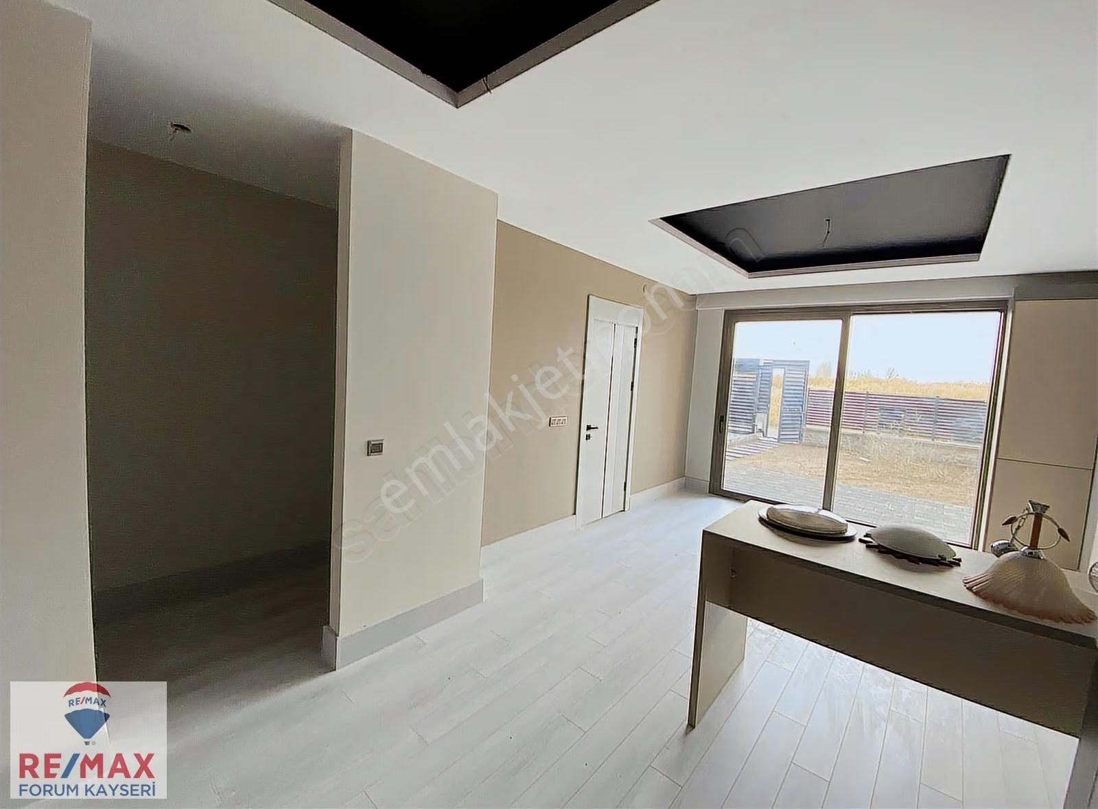 Şehir Hastahanesi Yanında Yatay Mimari 3.5+1 Villa - Görsel 3