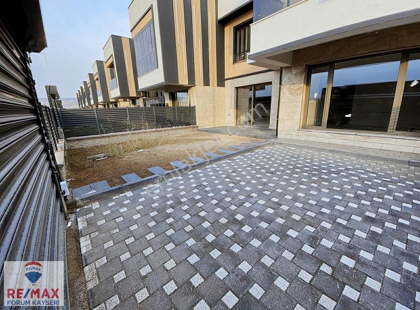 Şehir Hastahanesi Yanında Yatay Mimari 3.5+1 Villa - Görsel 11