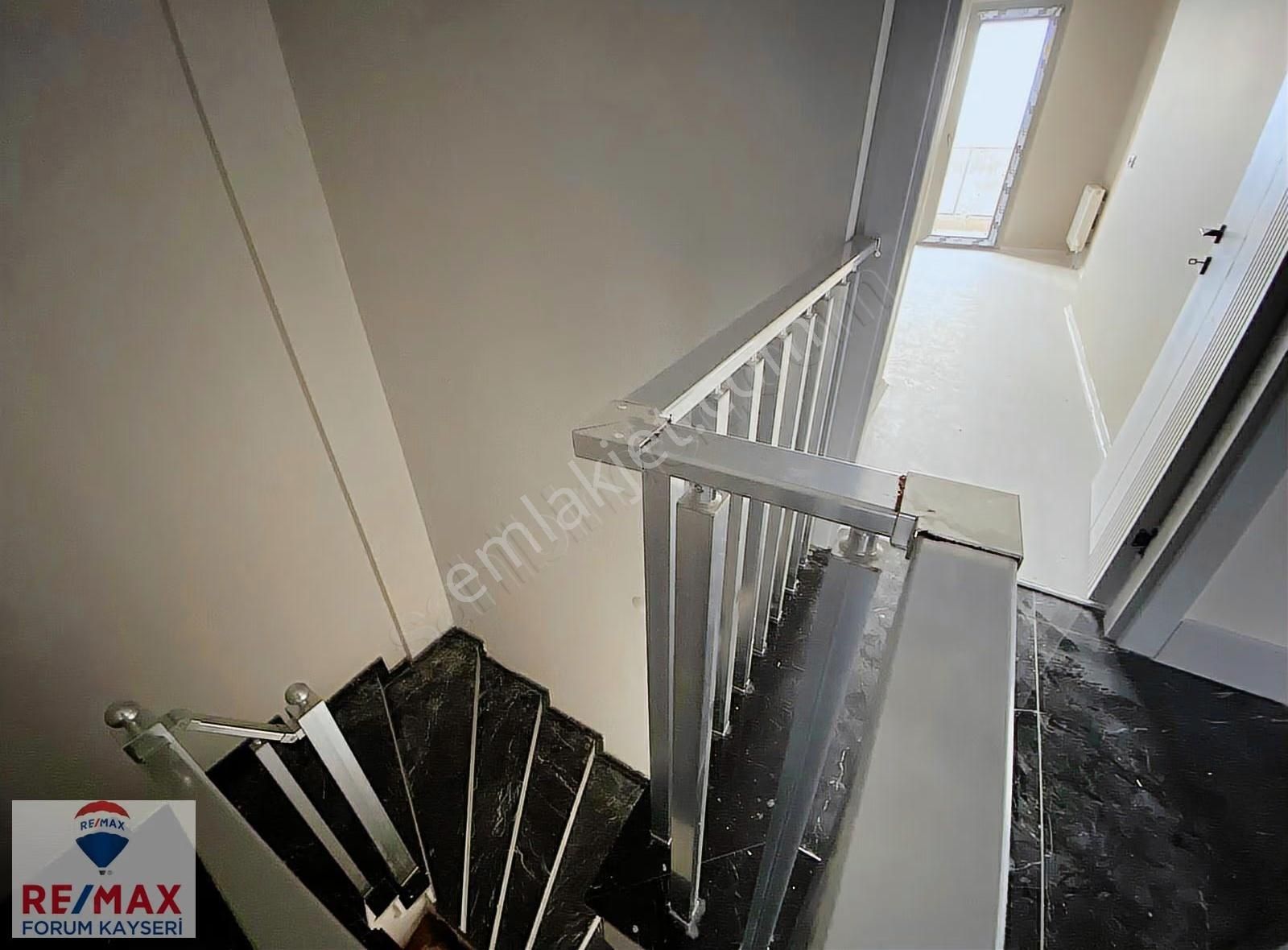 Şehir Hastahanesi Yanında Yatay Mimari 3.5+1 Villa - Görsel 25