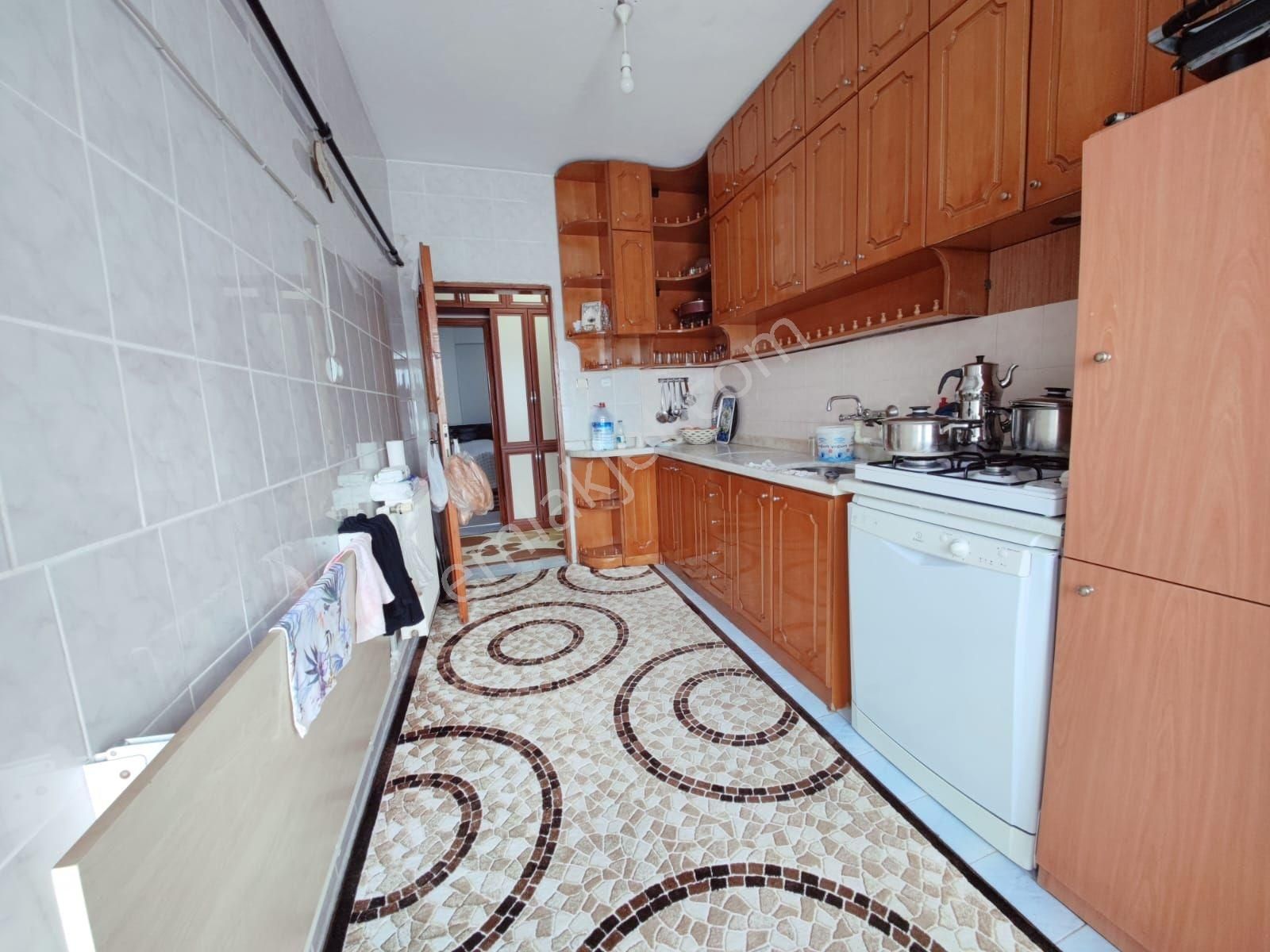 Pendik Fevzi Çakmak'ta 120 M2 Kombili 3+1 Asansörlü Daire - Görsel 17