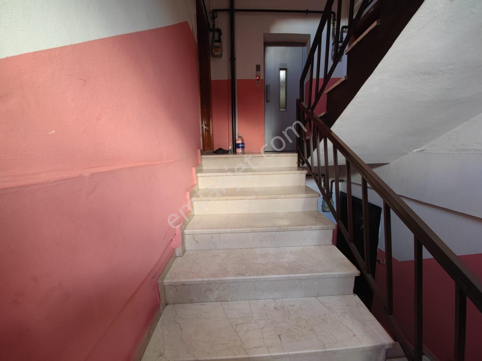 Pendik Fevzi Çakmak'ta 120 M2 Kombili 3+1 Asansörlü Daire - Görsel 13