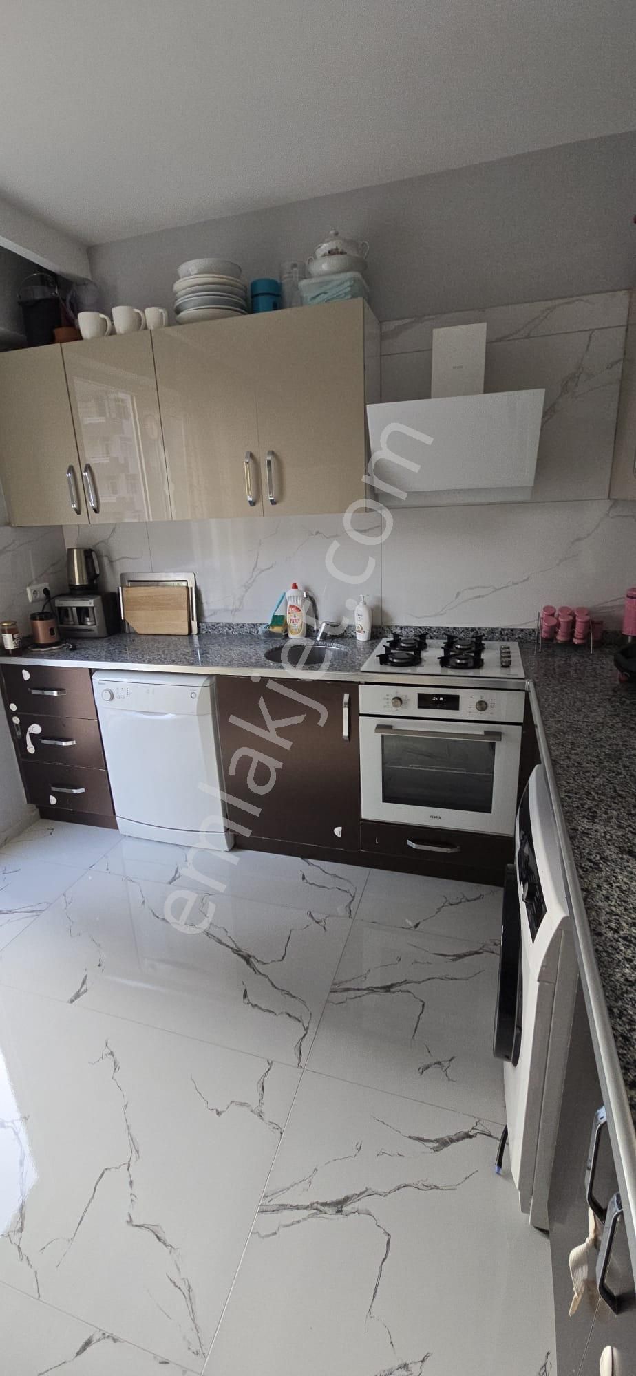 Adana Çukurovada Yurt Mahallesinde Eşyaları Yeni Doğalgazlı 3+1 Kiralık Eşyalı Daire
