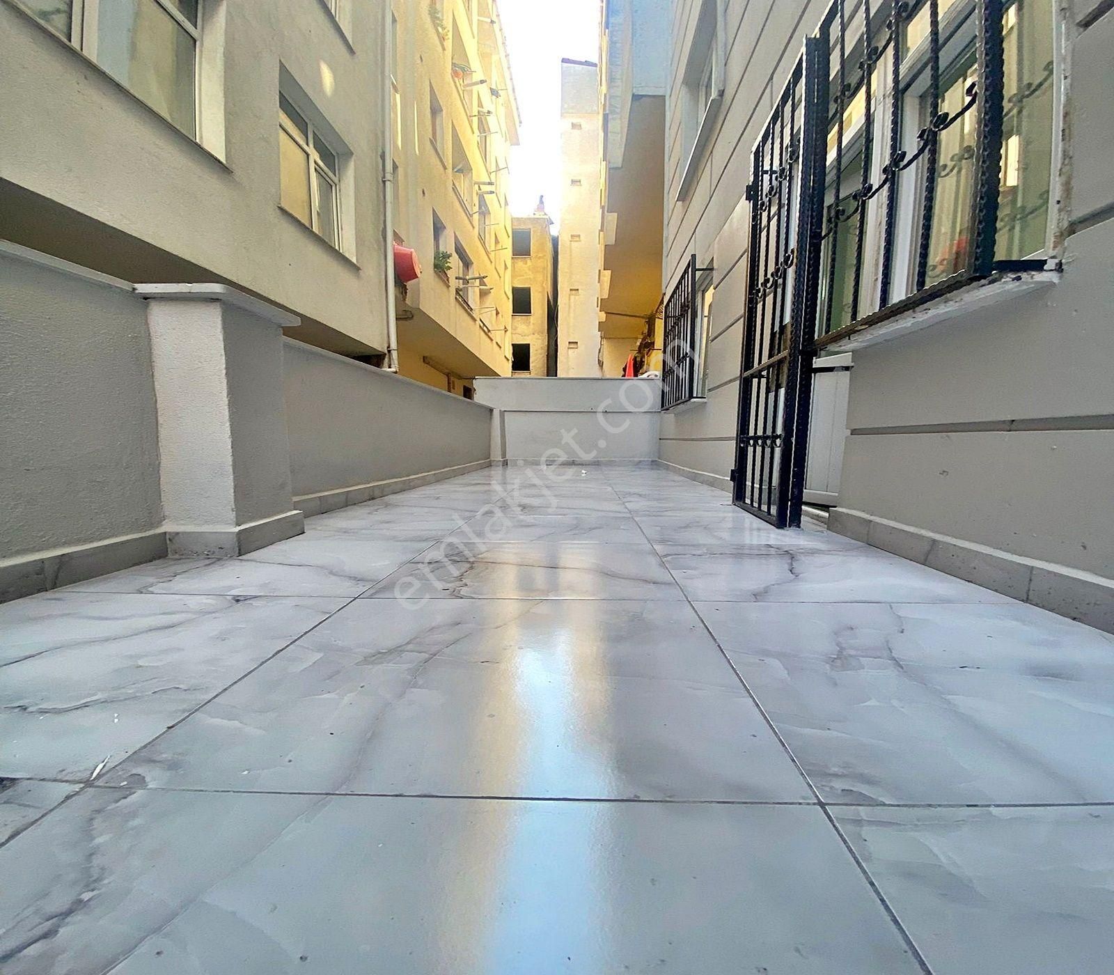 Metrobüse Yürüme Mesafesinde 2+1 Lüks Balkonlu Bahçe Katı - Görsel 23