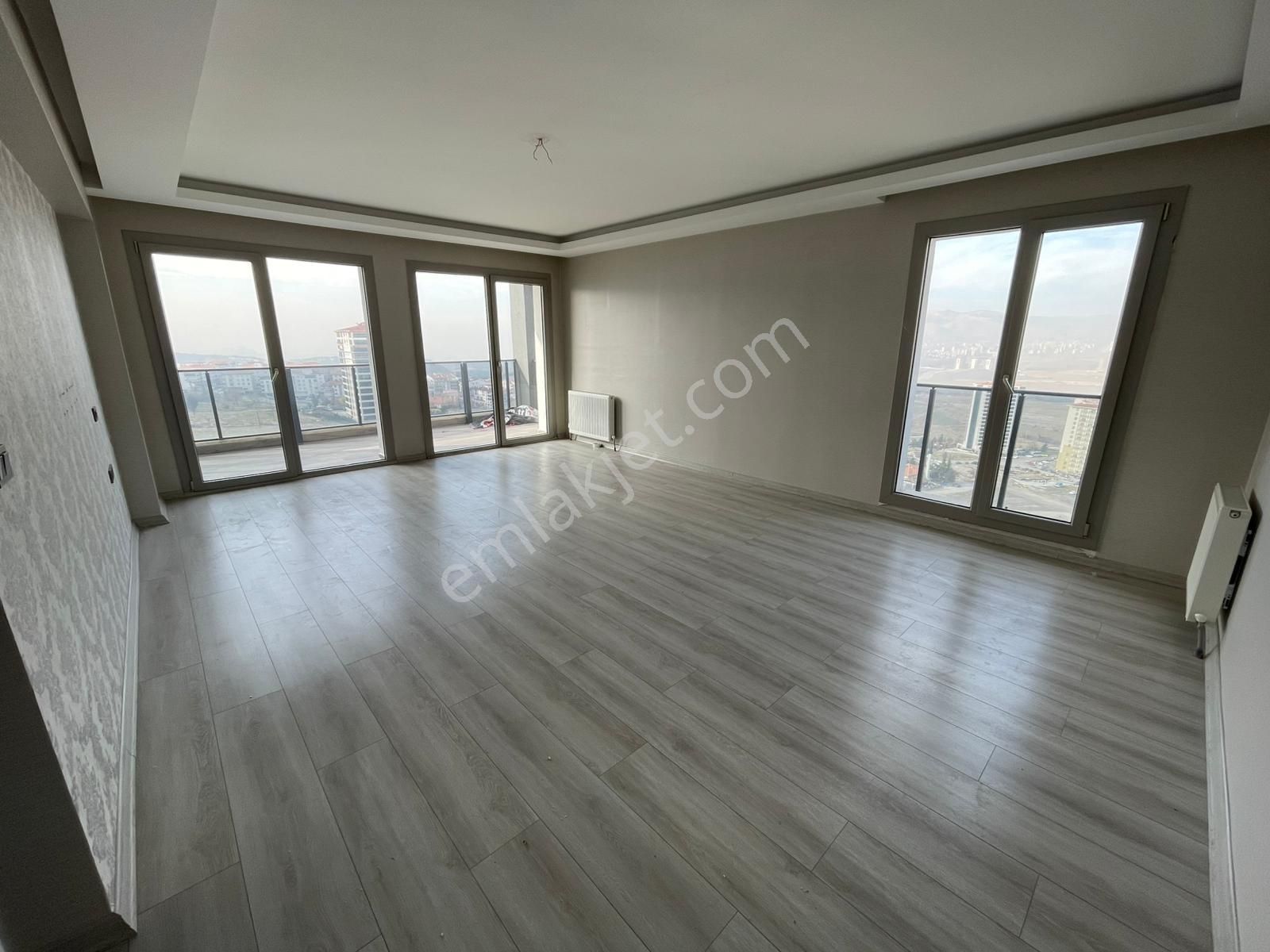 Ovacık'ta Çift Girişli Çift Mutfaklı Kilerli Saunalı Full Yapılı - Görsel 22