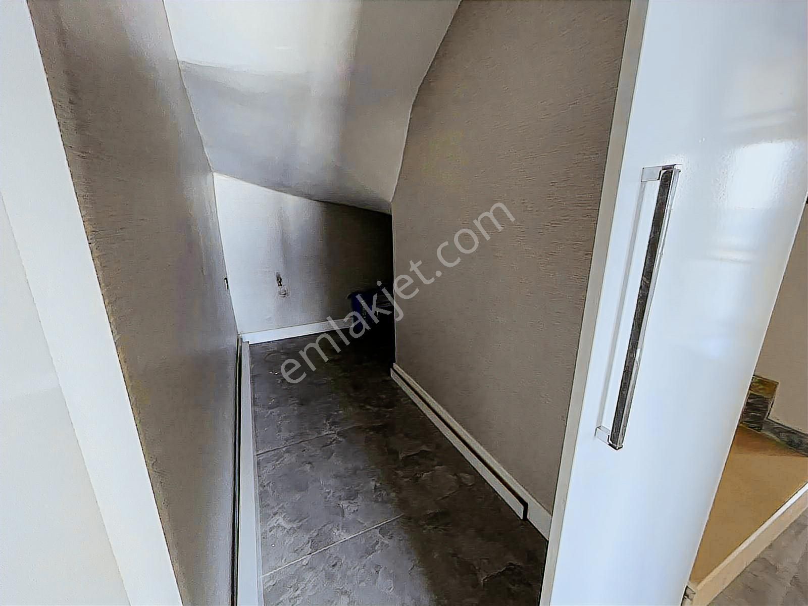 Ovacık'ta Çift Girişli Çift Mutfaklı Kilerli Saunalı Full Yapılı - Görsel 23