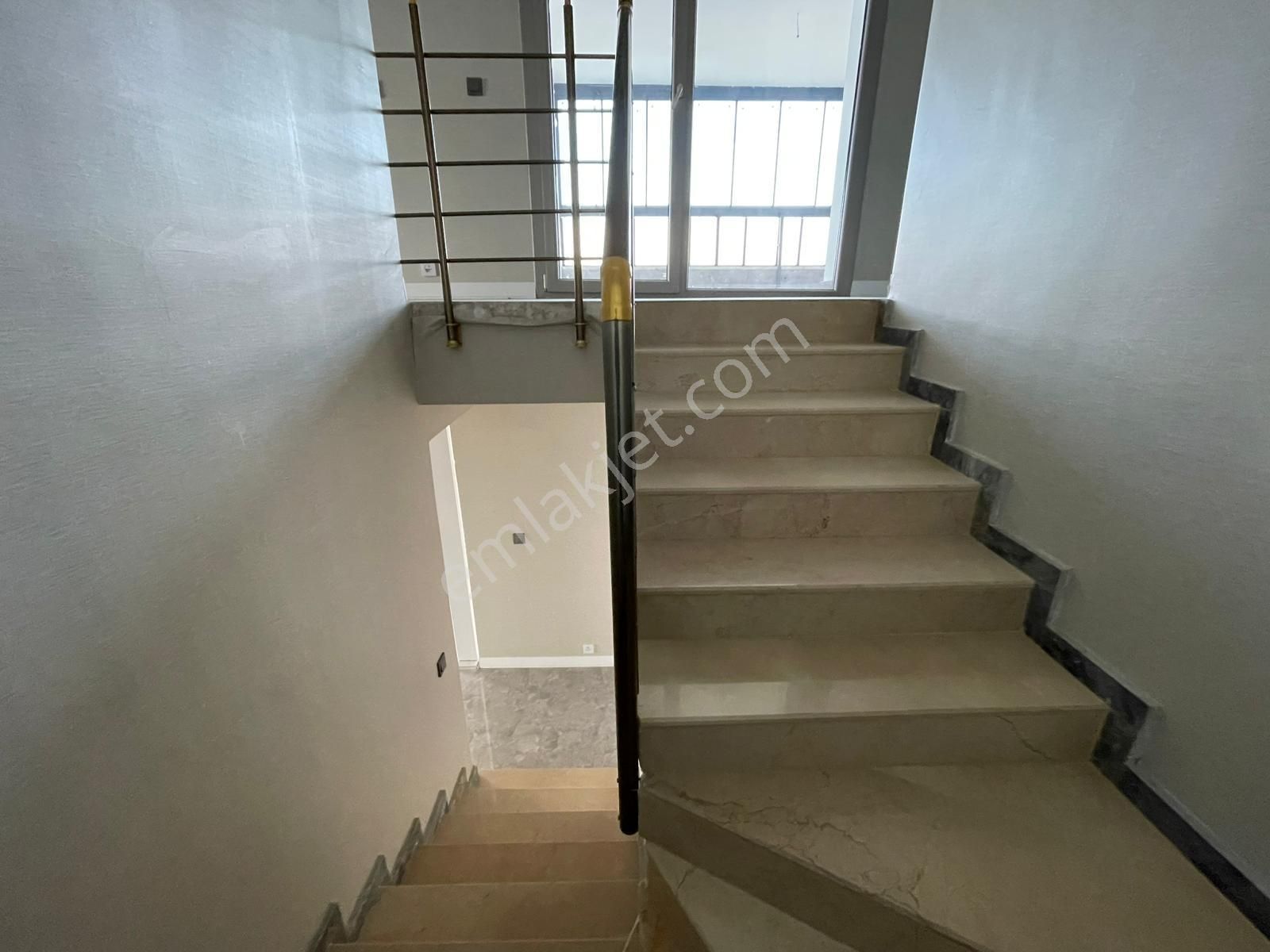 Ovacık'ta Çift Girişli Çift Mutfaklı Kilerli Saunalı Full Yapılı - Görsel 12