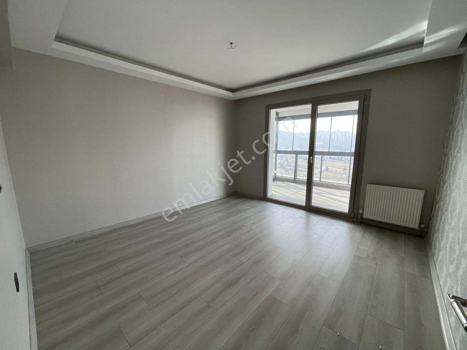 Ovacık'ta Çift Girişli Çift Mutfaklı Kilerli Saunalı Full Yapılı - Görsel 24