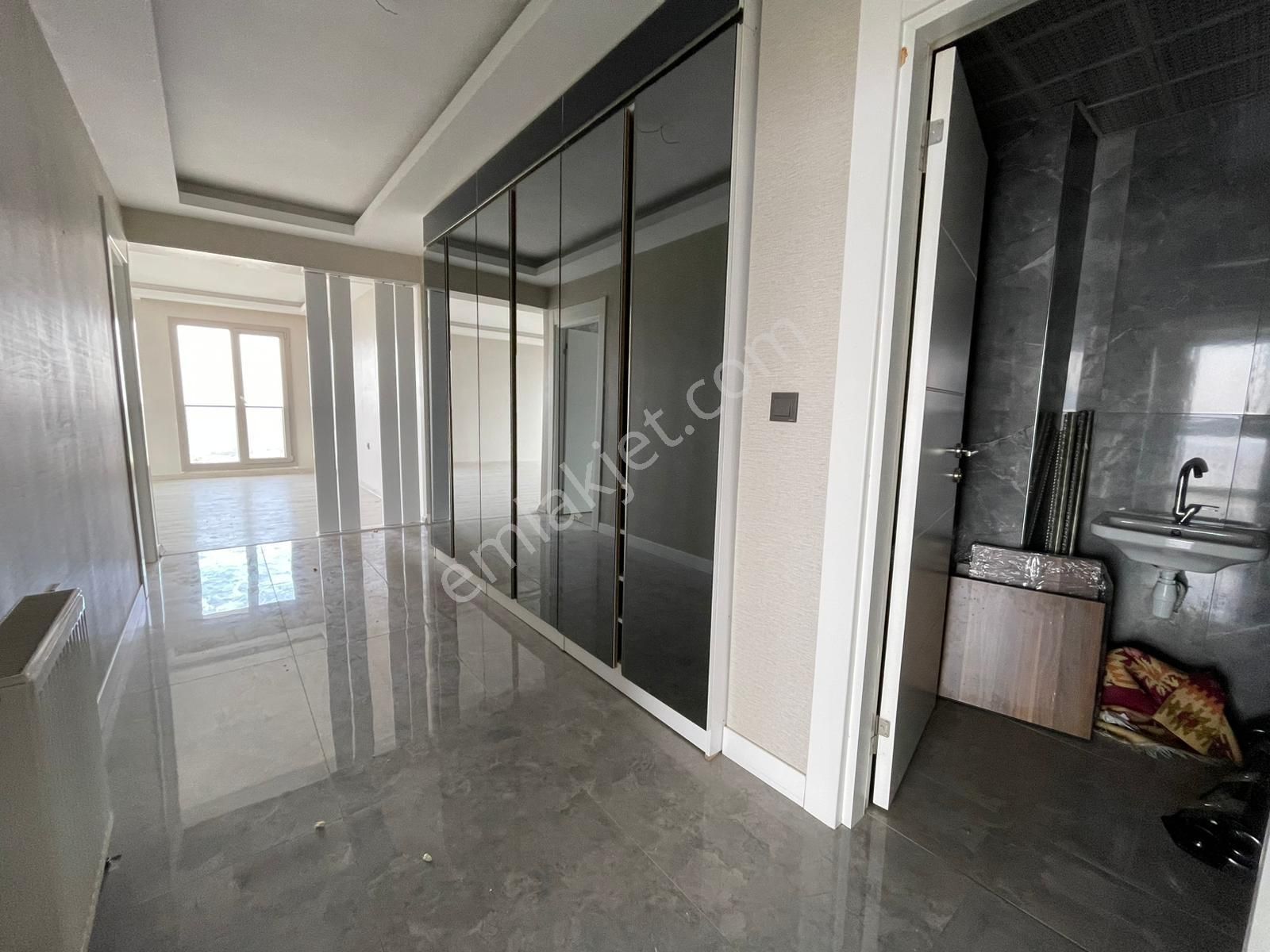 Ovacık'ta Çift Girişli Çift Mutfaklı Kilerli Saunalı Full Yapılı - Görsel 31