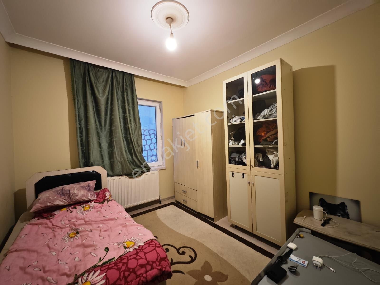 Beşikkaya'da Cadde Üzerinde Asansörlü Düz Giriş 2+1 Satılık Daire !!! - Görsel 13