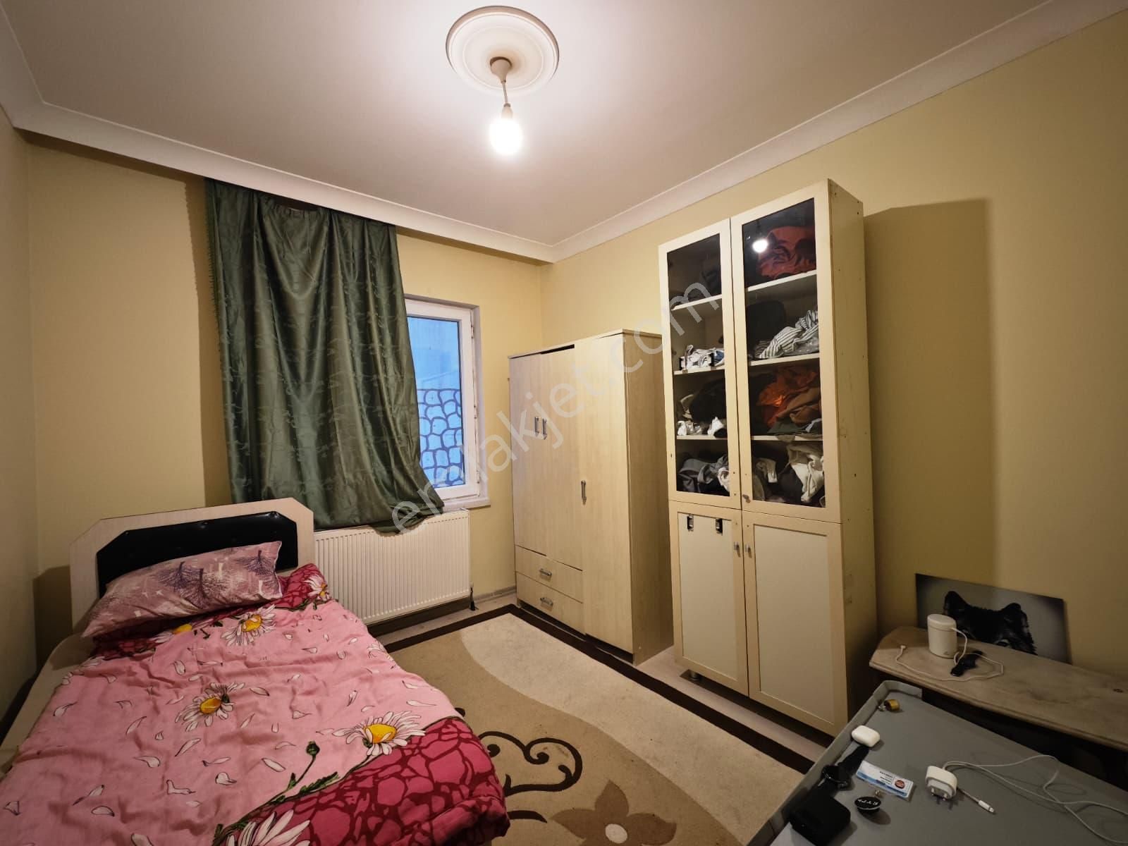 Beşikkaya'da Cadde Üzerinde Asansörlü Düz Giriş 2+1 Satılık Daire !!! - Görsel 12