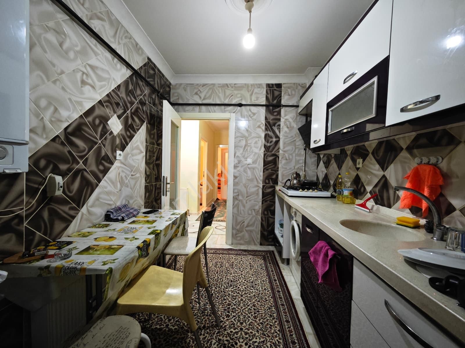 Beşikkaya'da Cadde Üzerinde Asansörlü Düz Giriş 2+1 Satılık Daire !!! - Görsel 2