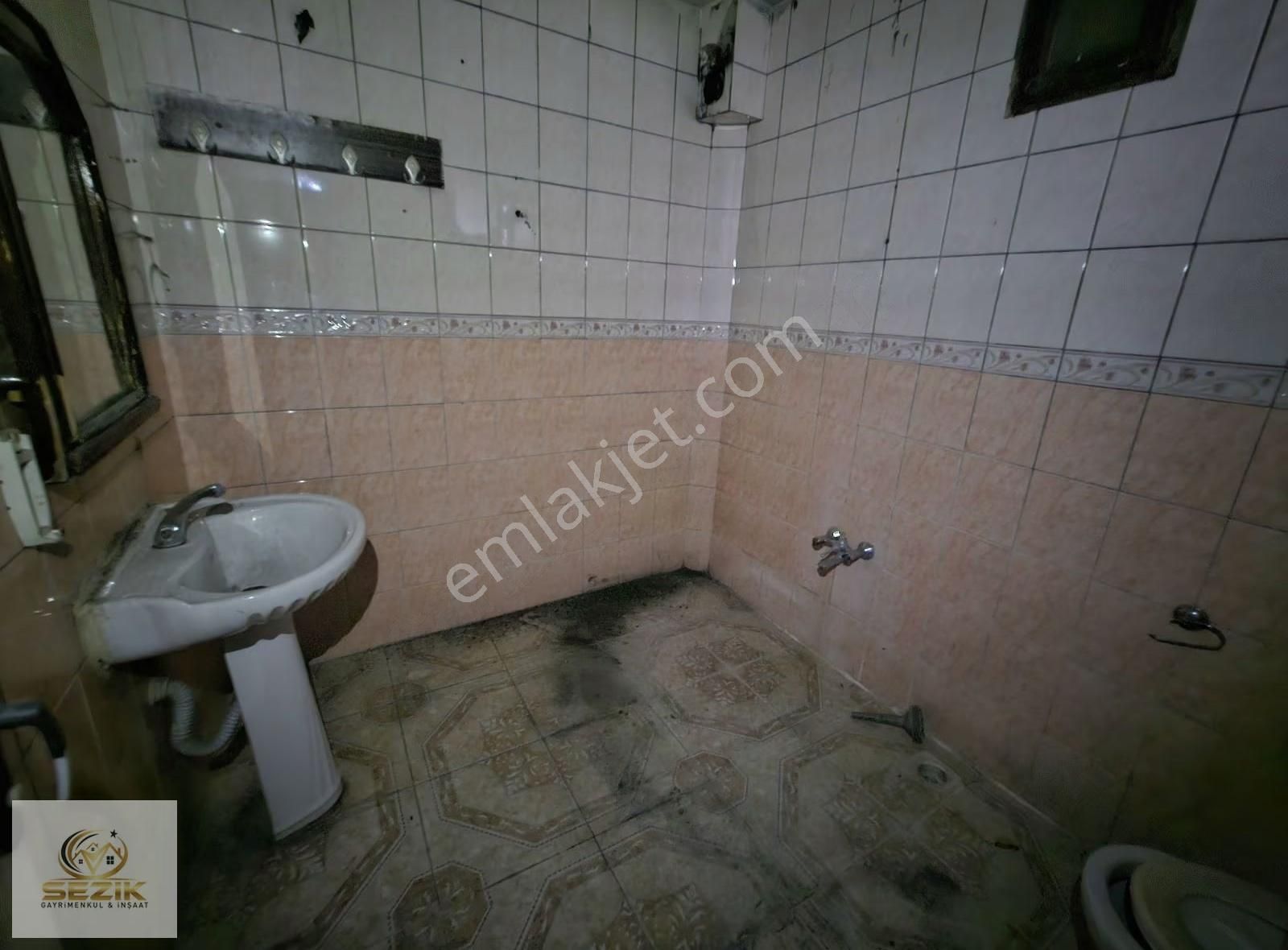 Dağlıoğlu Karasu Mh 351 Mt 2 Daire Ve 2 Dükkan Var Acil Satılık - Görsel 4