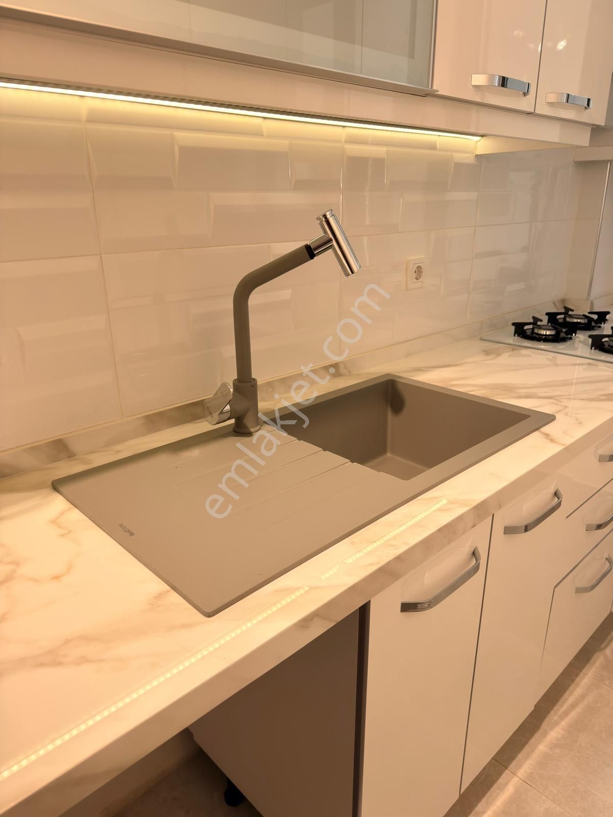 █ Konfor █ Küçükyalı Çınarda Ön Güney Cephe Ara Kat Balkonlu 2+1 - Görsel 23