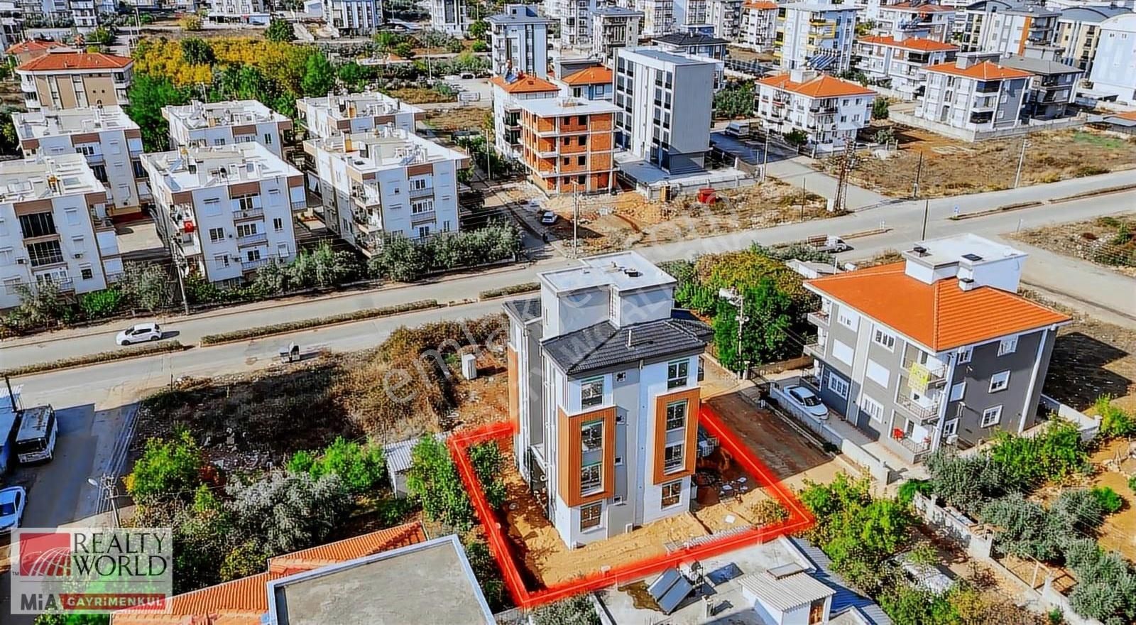 Döşemealtı Yeniköy Merkez'de 1+1 Sıfır İskanlı Lüks Daire