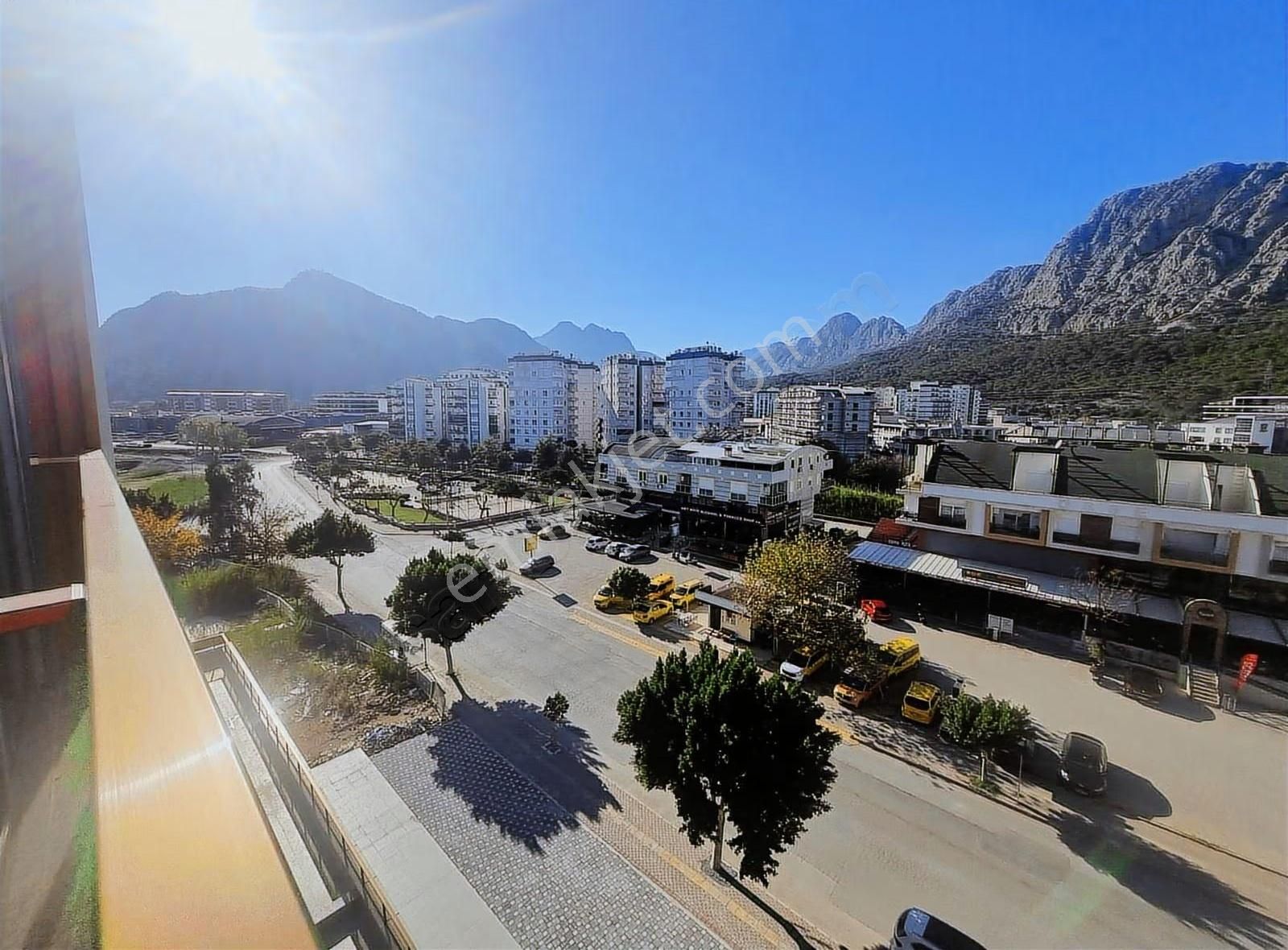Konyaaltı Devlet Hast.'i Dibinde Ana Cadde Üzeri Kiralık Dükkan