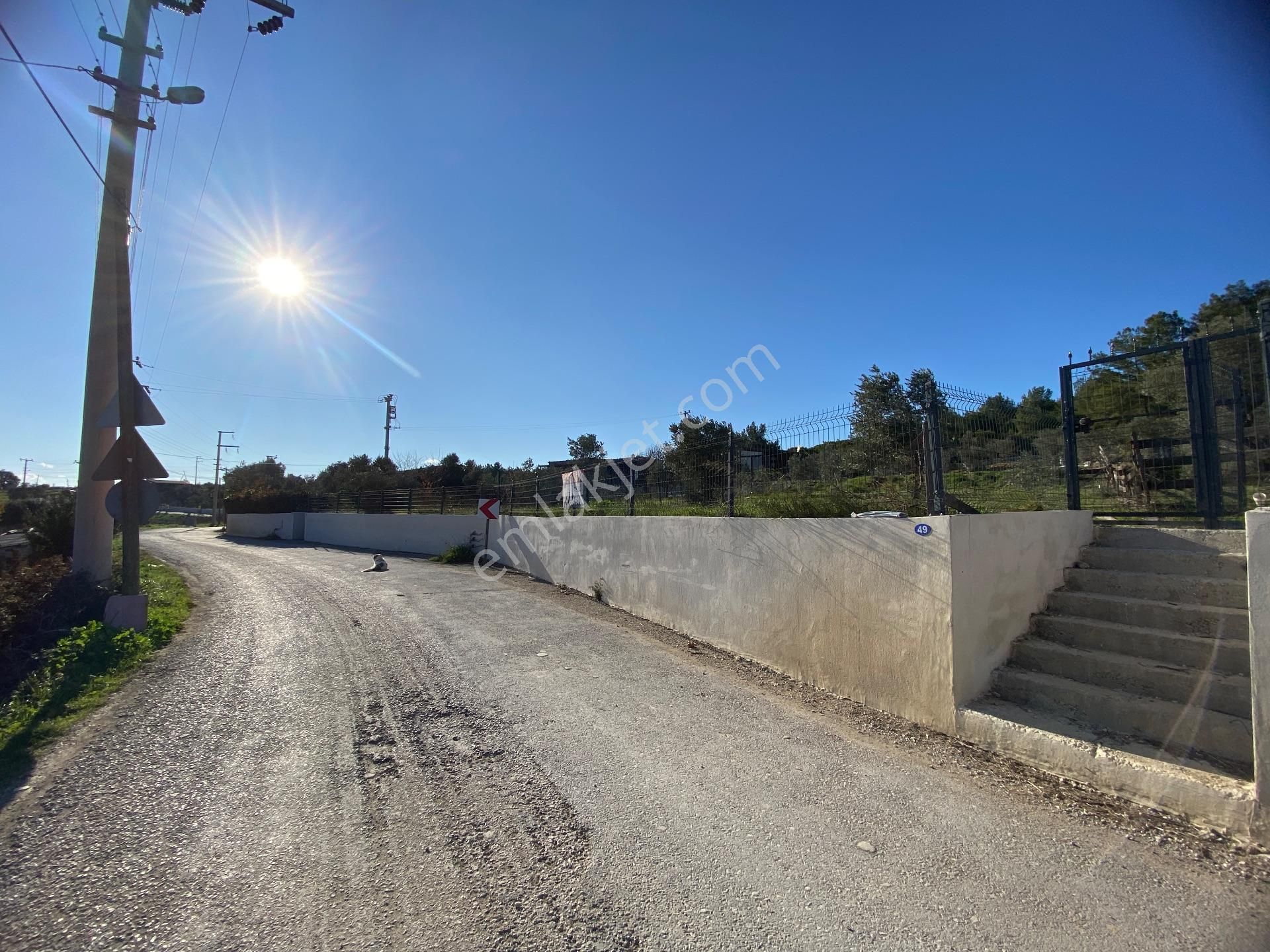 Urla Ovacık’ta Asfalt Yola Cephe Satılık Bahçe