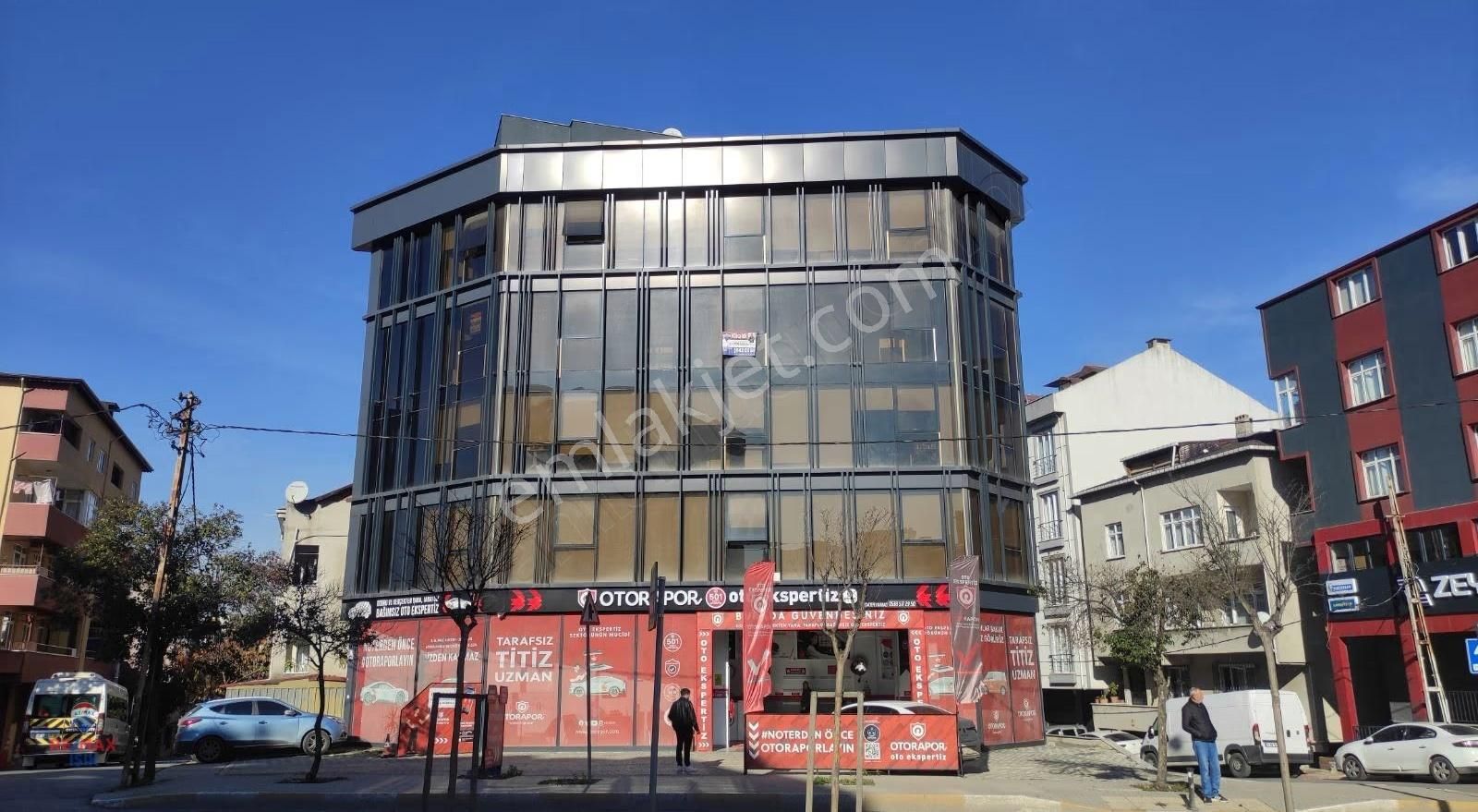 Sancaktepe Merkezde Atatürk Caddesi'nde Prestijli Ofis Katı