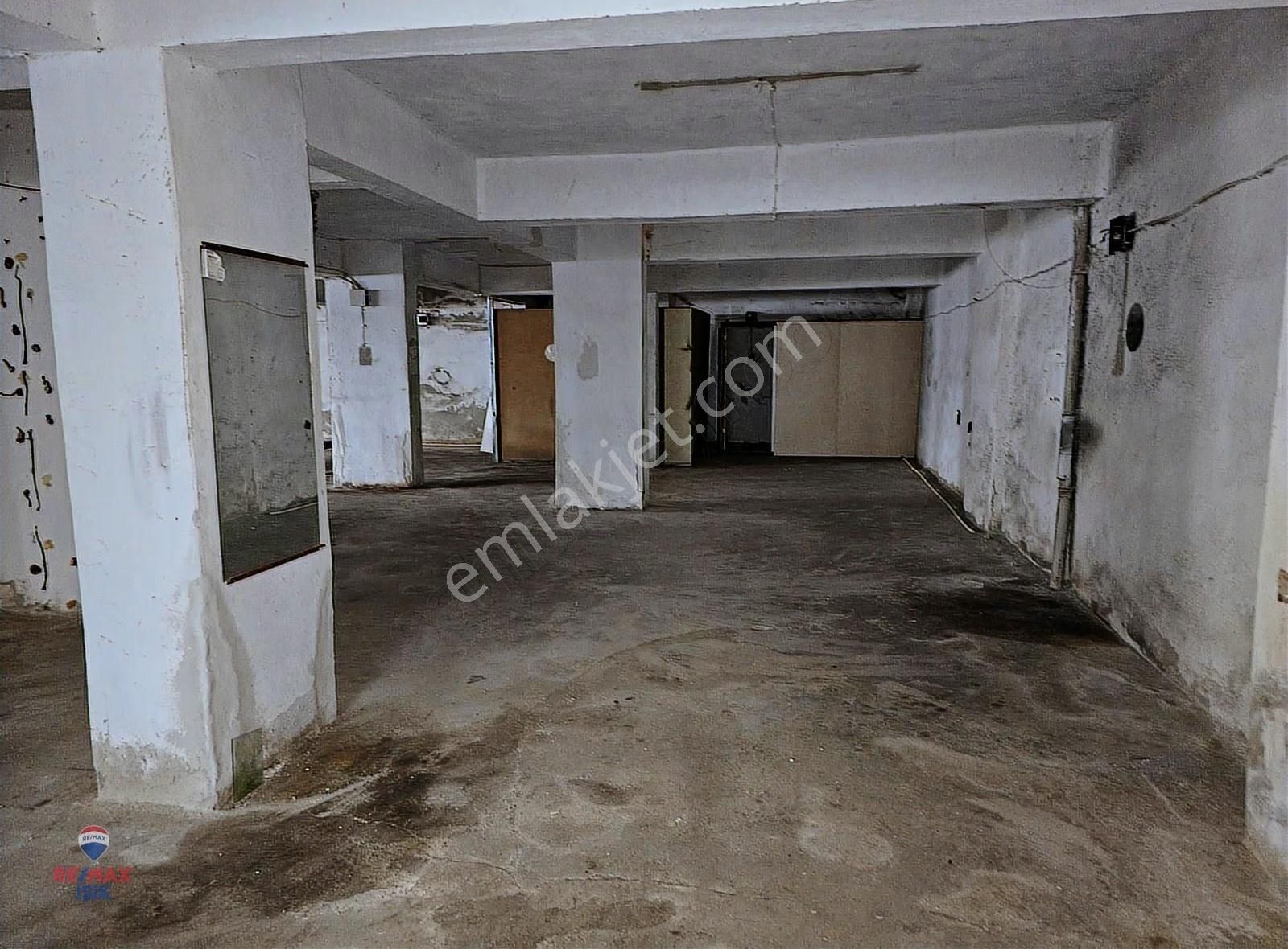 Sultanbeyli De 300m2 Tek Parça Zemin Çok Amaçlı - Görsel 35