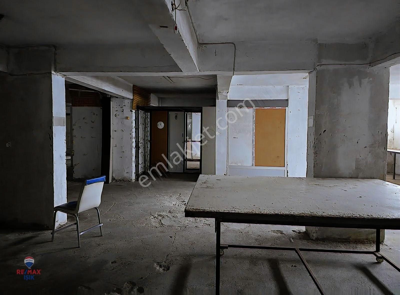 Sultanbeyli De 300m2 Tek Parça Zemin Çok Amaçlı - Görsel 23