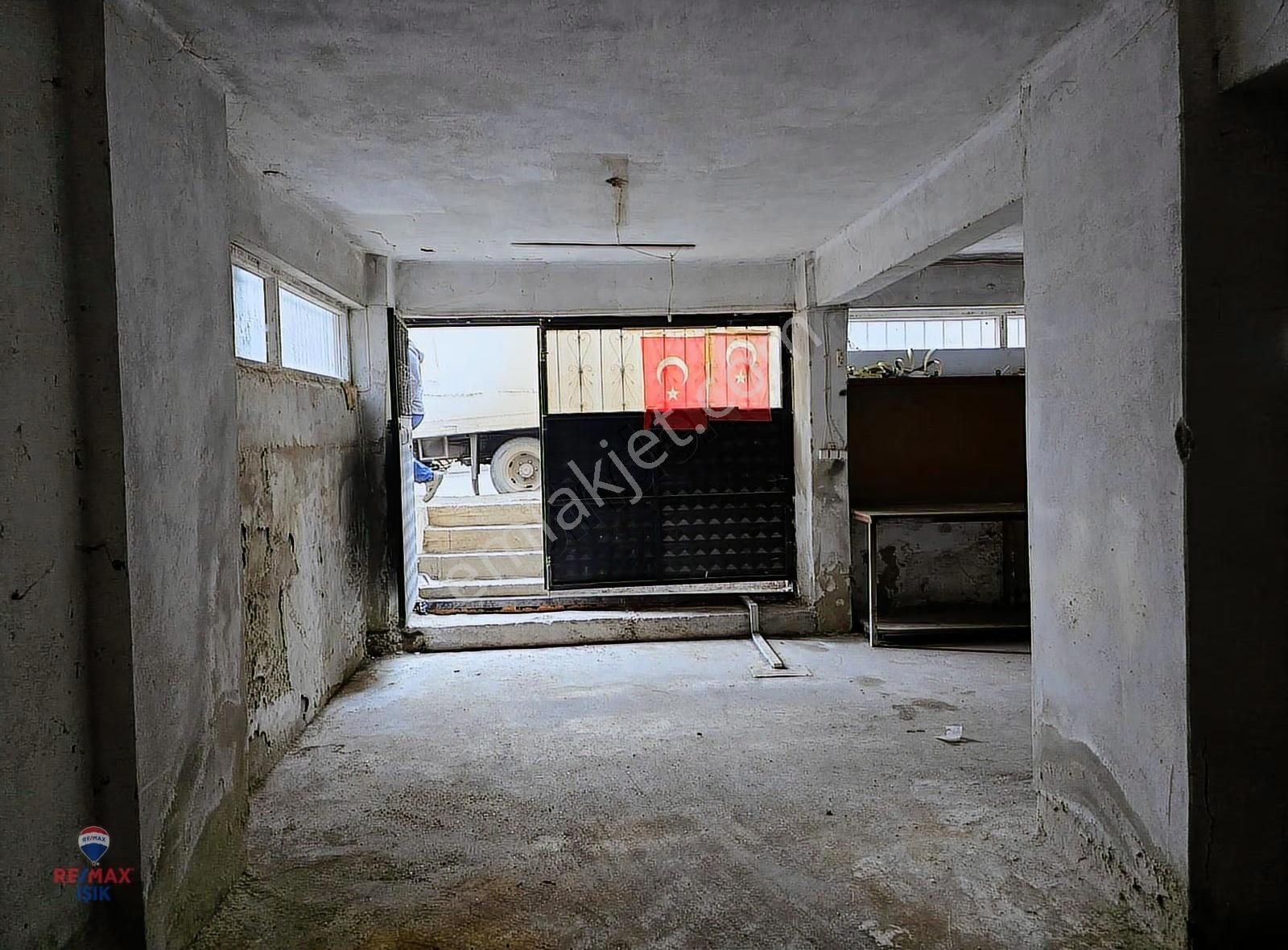 Sultanbeyli De 300m2 Tek Parça Zemin Çok Amaçlı - Görsel 8