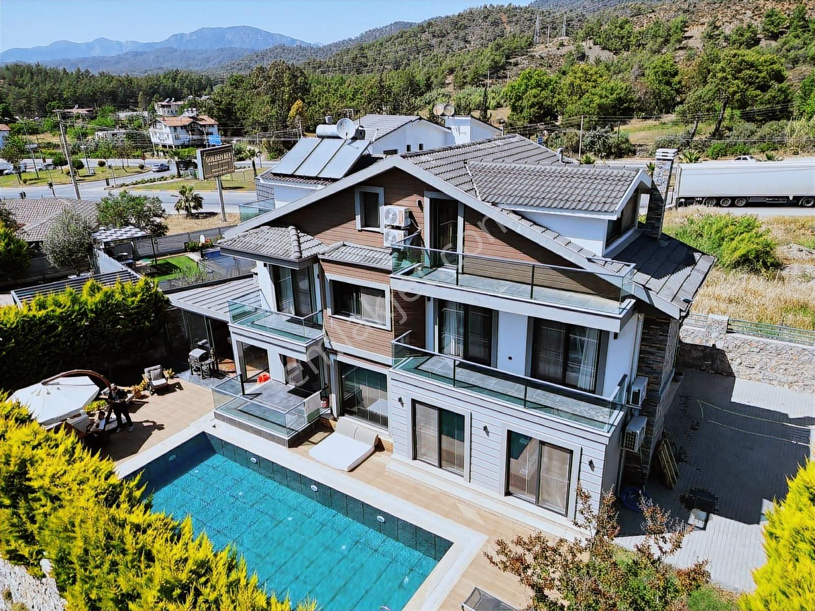 Fethiye Merkezde Mükemmel Konumlu Nitelikli Geniş Villa - Görsel 11