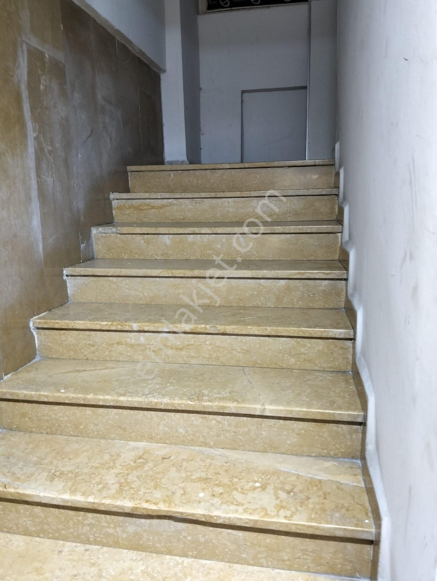 Şirinevler Meydanda 4 Adet Ofislerimiz Kiralıktır -1 Tanesi 40 M2 -fiyat 40000tldir - Görsel 6