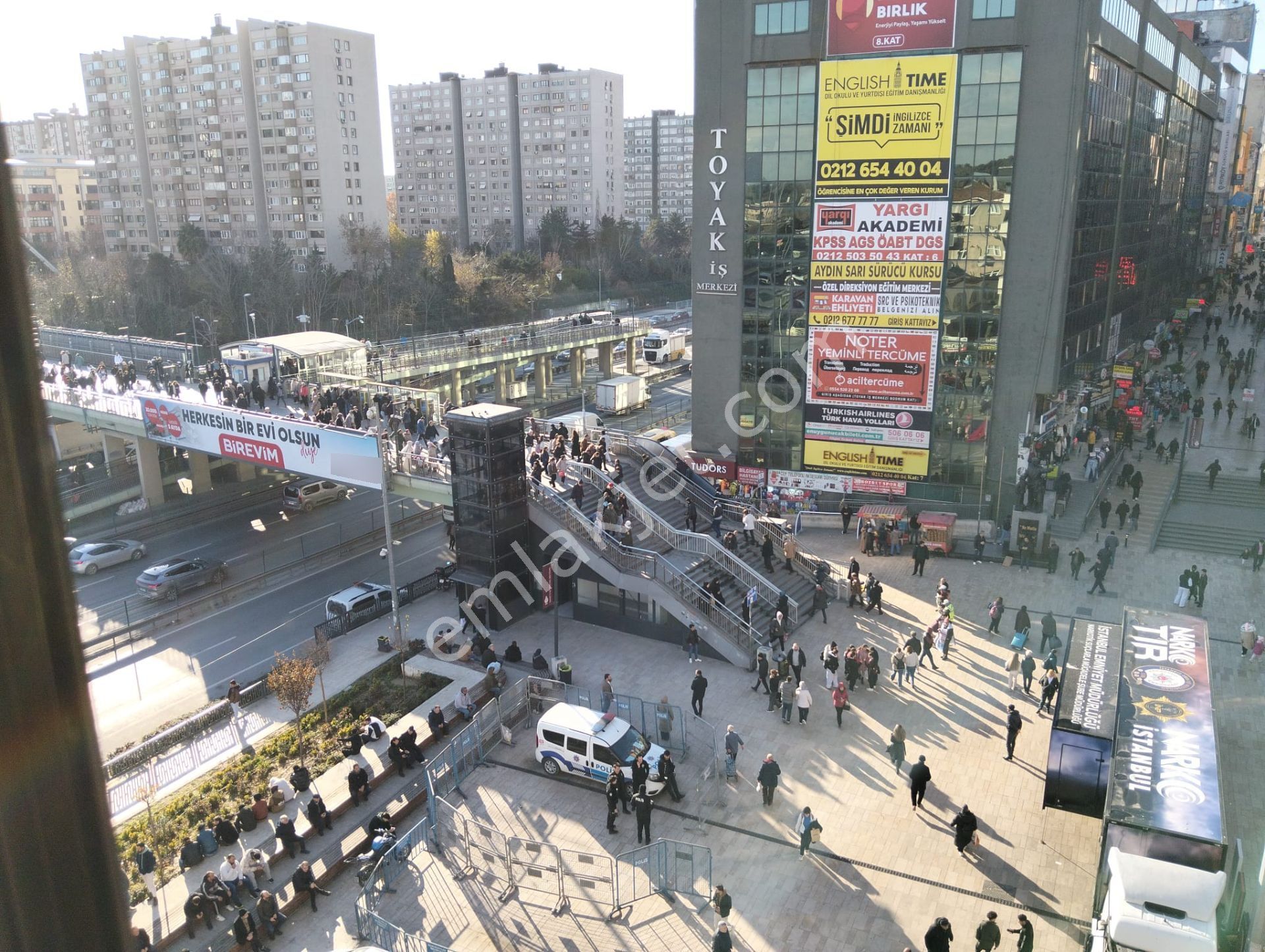 Şirinevler Meydanda 4 Adet Ofislerimiz Kiralıktır -1 Tanesi 40 M2 -fiyat 40000tldir
