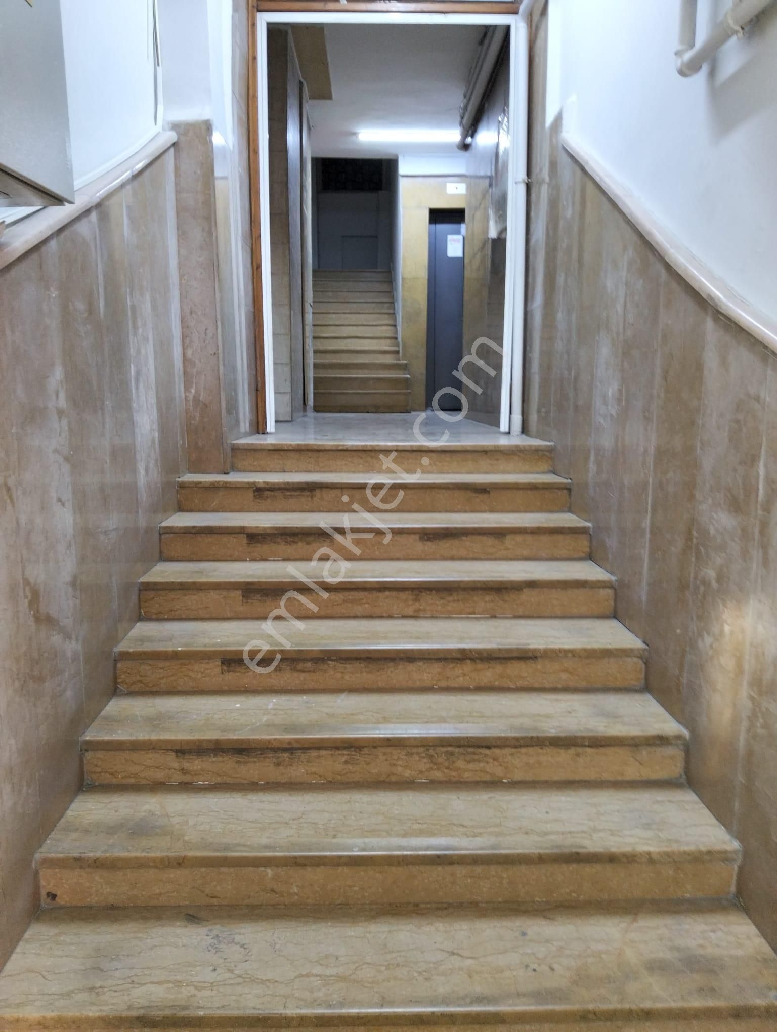 Şirinevler Meydanda 4 Adet Ofislerimiz Kiralıktır -1 Tanesi 40 M2 -fiyat 40000tldir - Görsel 5