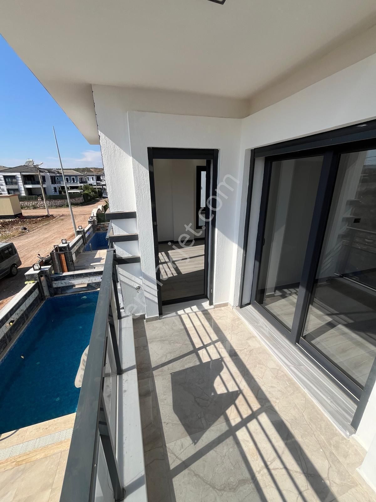 Efeler’de 5+1 Ayrı Mutfak Takasa Açık, Havuzlu Villa - Görsel 6