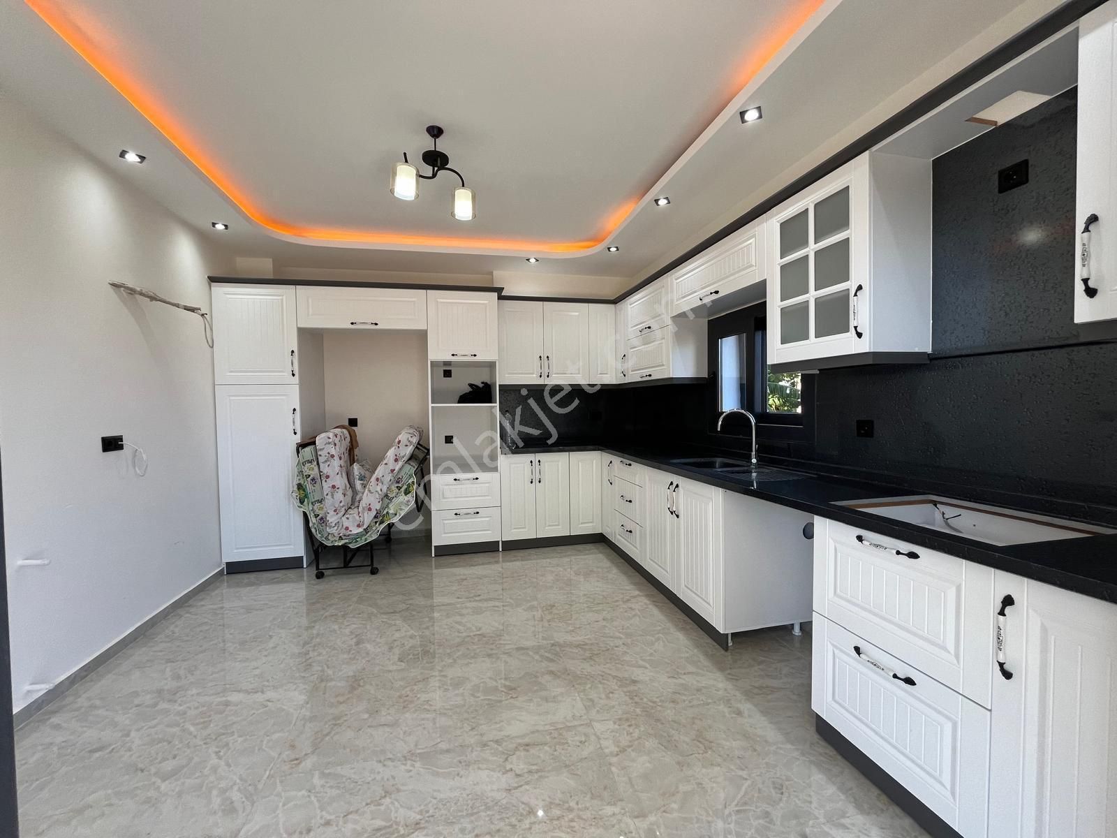 Efeler’de 5+1 Ayrı Mutfak Takasa Açık, Havuzlu Villa - Görsel 24