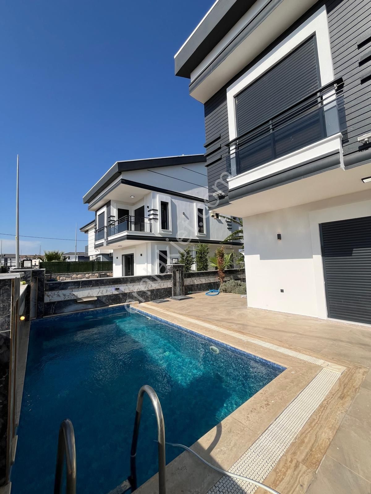 Efeler’de 5+1 Ayrı Mutfak Takasa Açık, Havuzlu Villa - Görsel 9